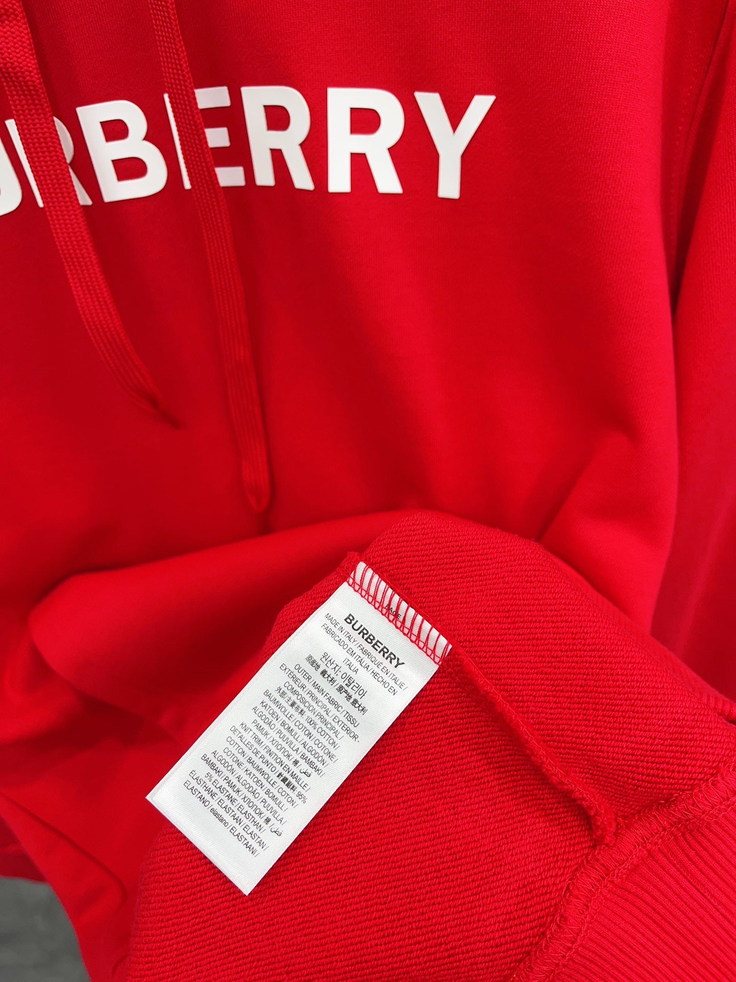 هودي أسود، كاكي، أزرق وأحمر