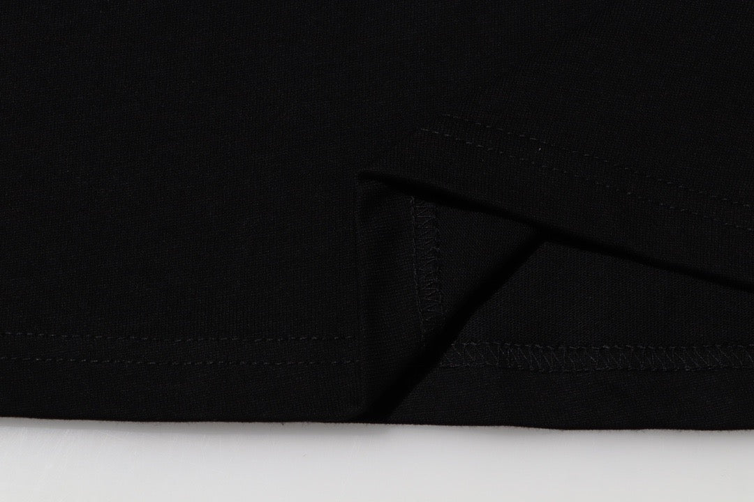 تي شيرت متعدد الألوان