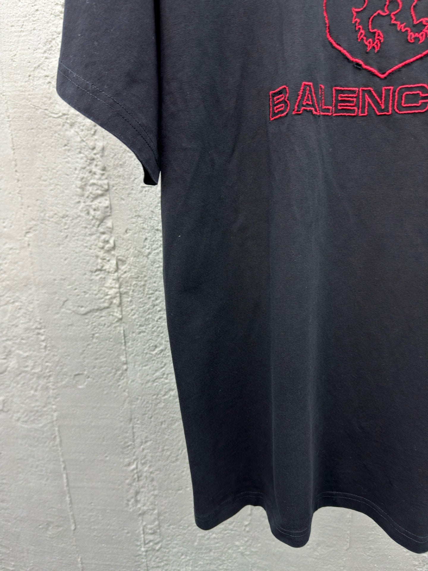 تي شيرت أسود داكن