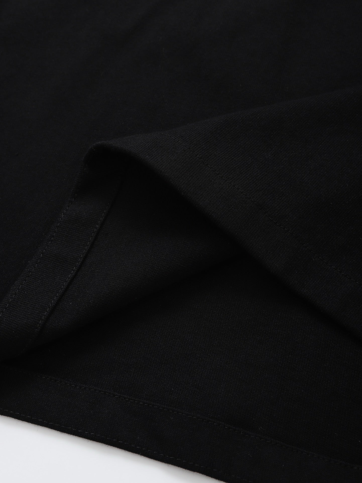 سويت شيرت رمادي وأبيض وأسود