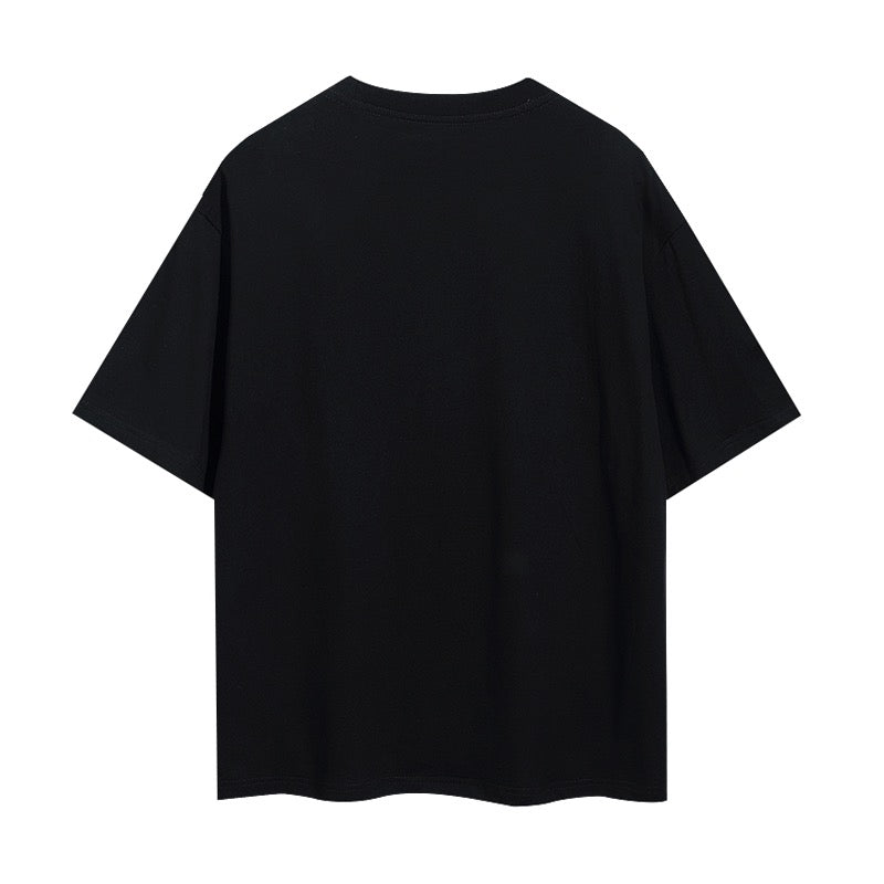 Rotes und schwarzes T-Shirt