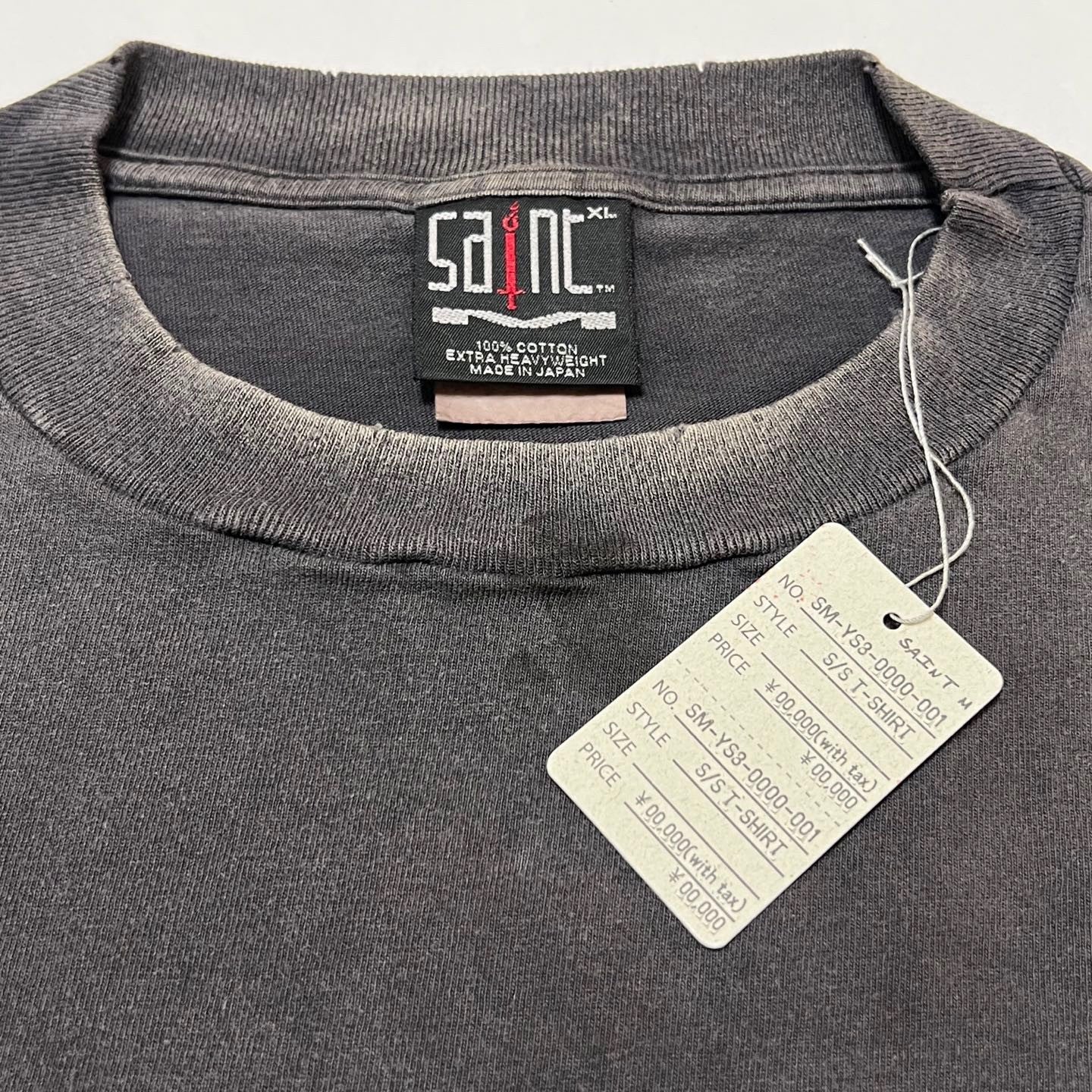 Schwarzes T-Shirt