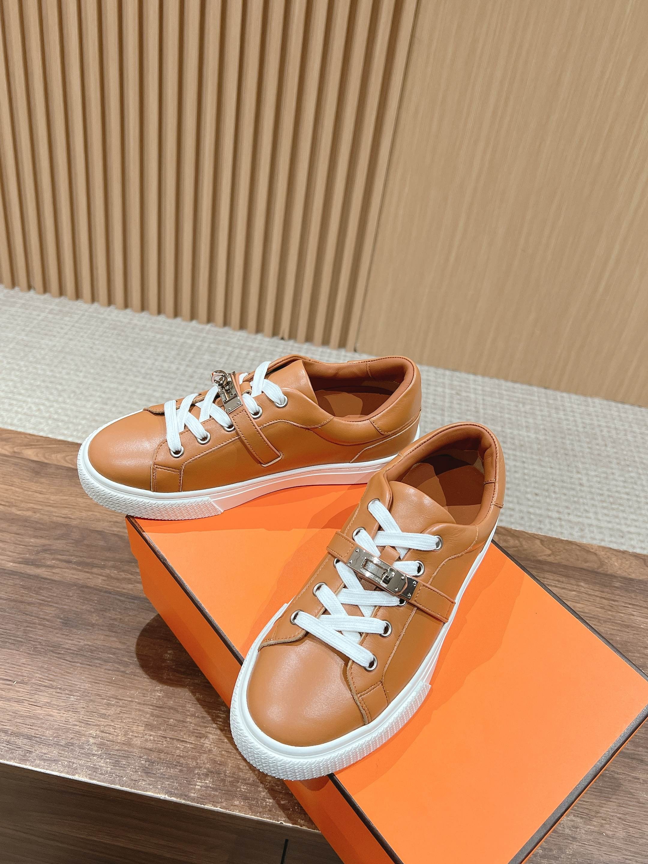 Mehrfarbige Schuhe