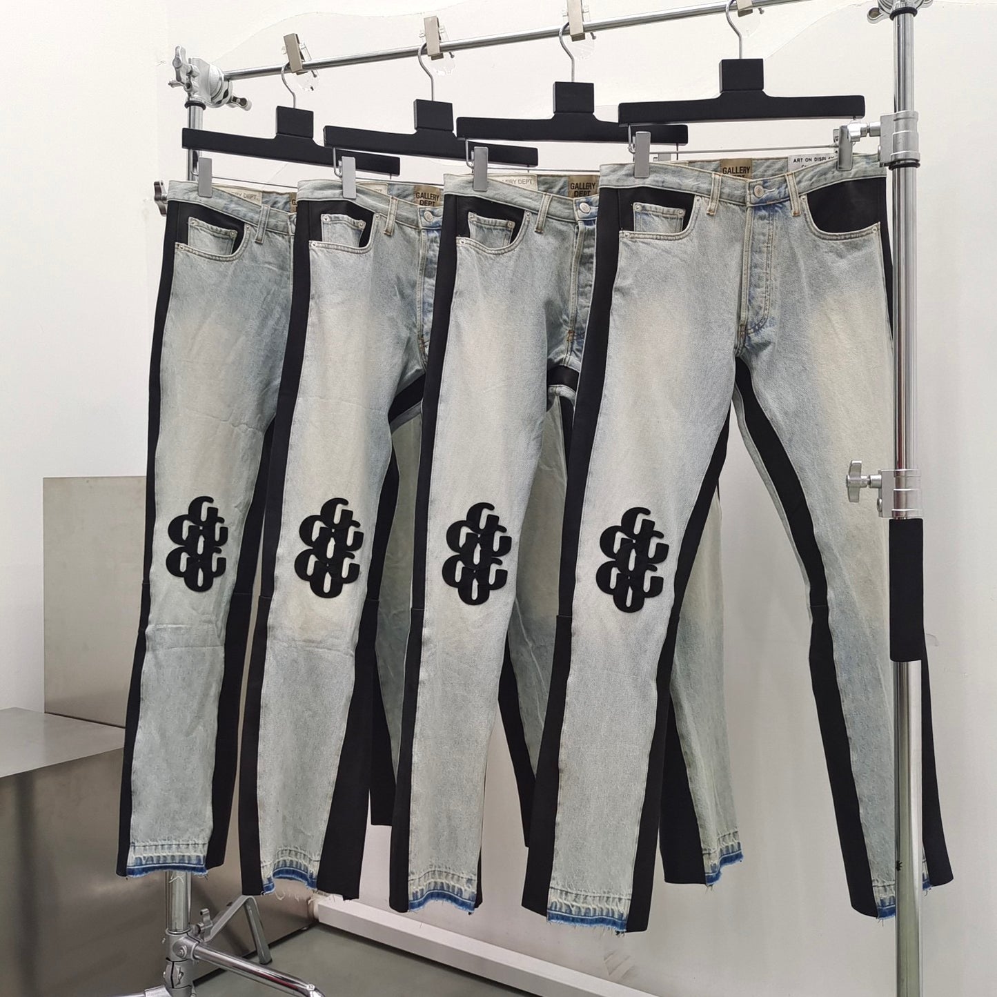 Grau schwarze Hose