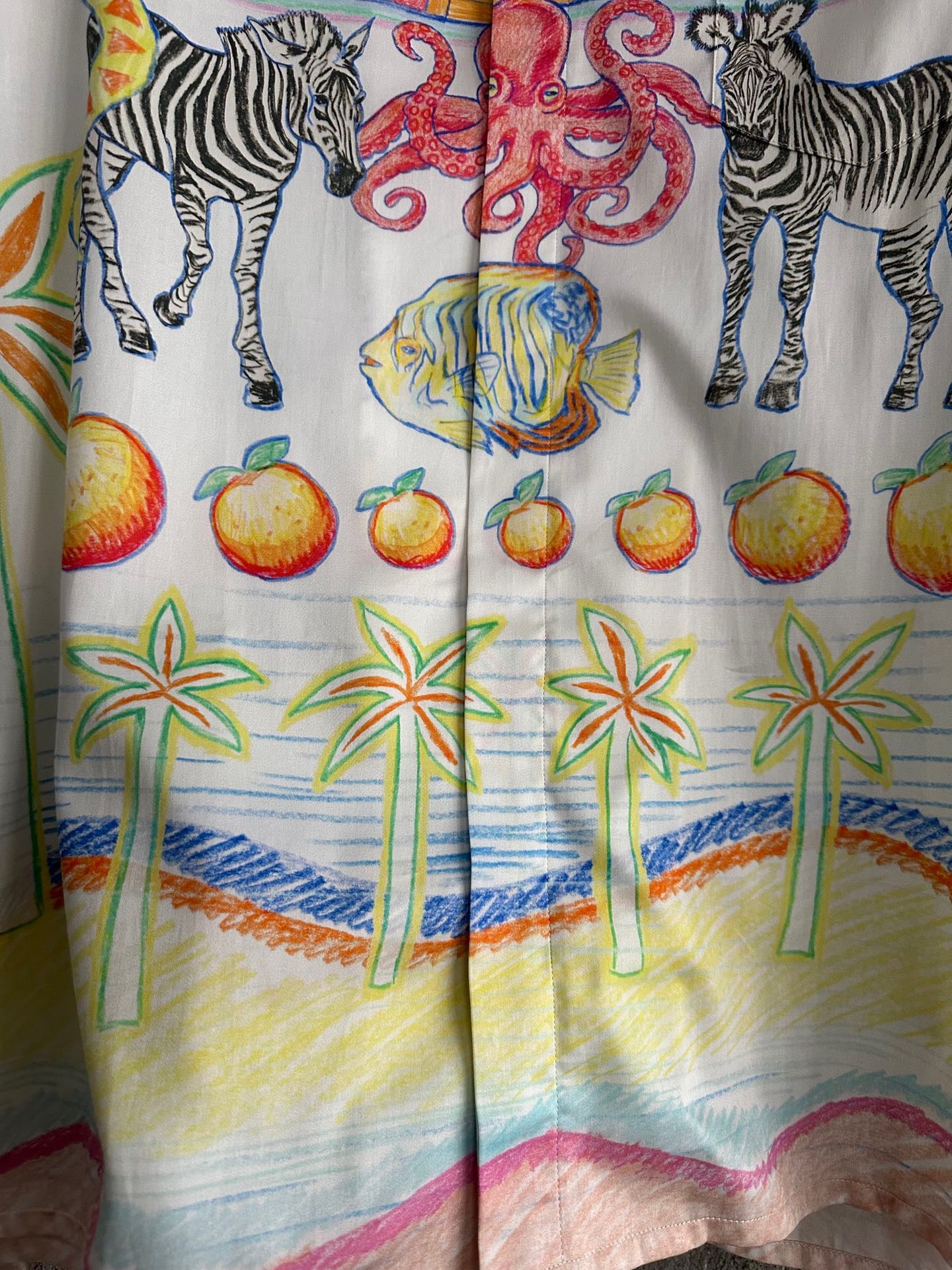 قميص متعدد الألوان