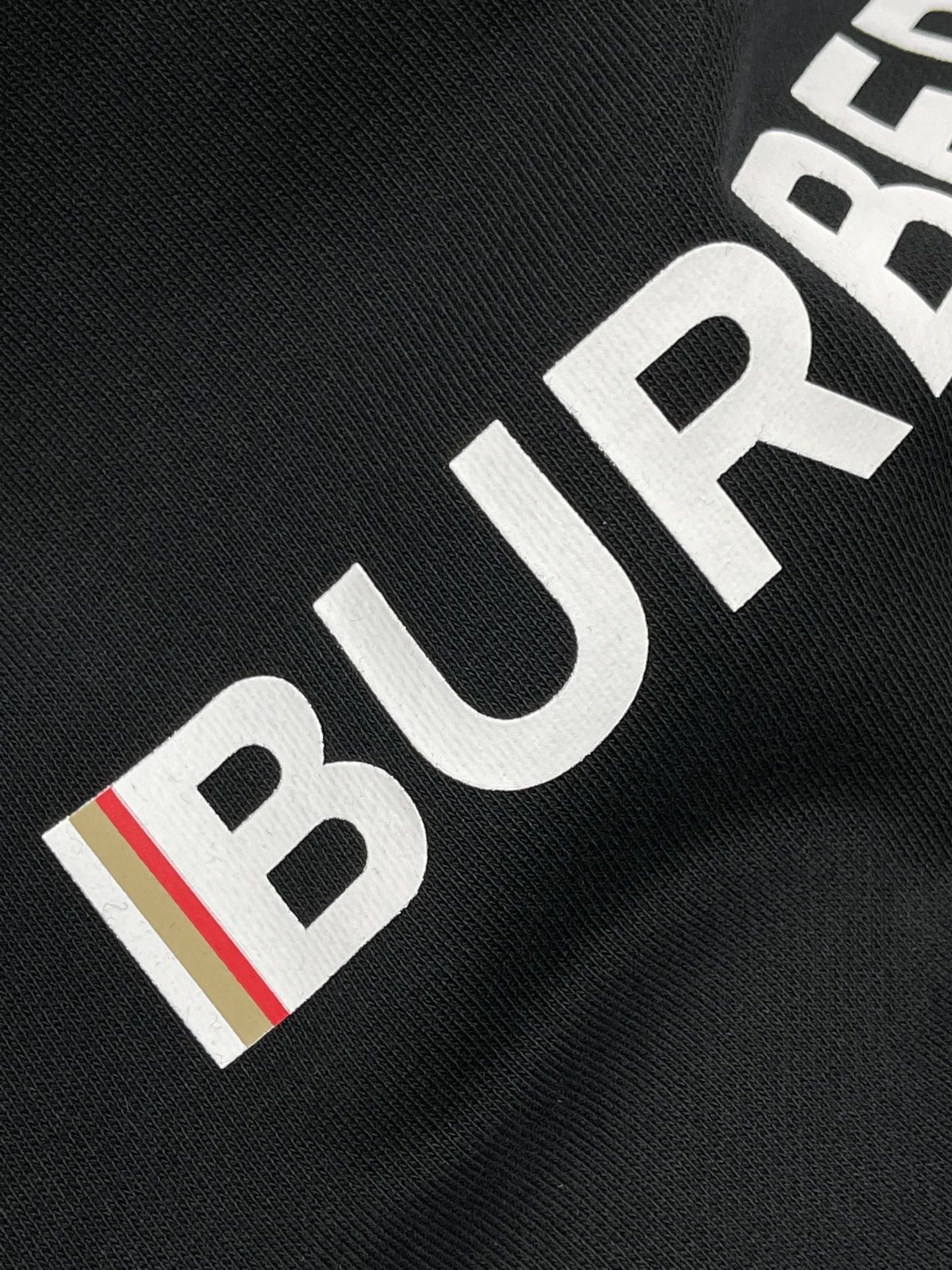 Schwarzer Hoodie