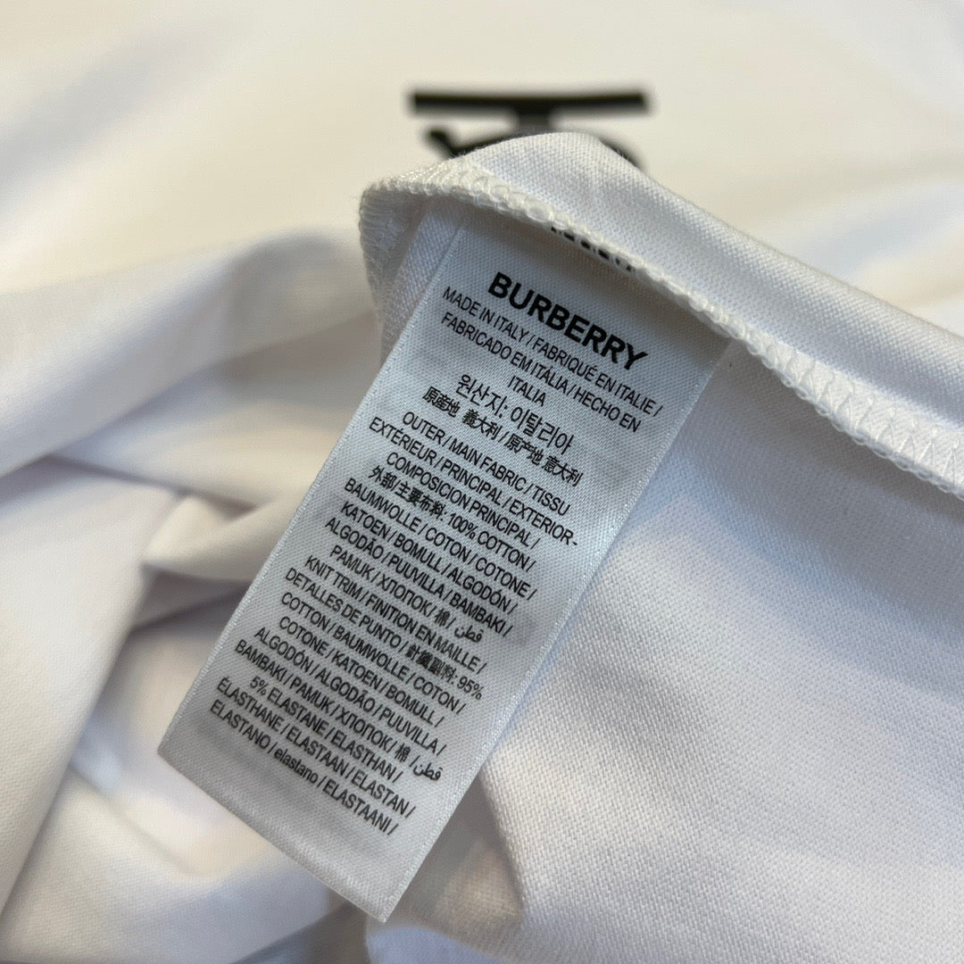 Schwarzes, khakifarbenes und weißes T-Shirt