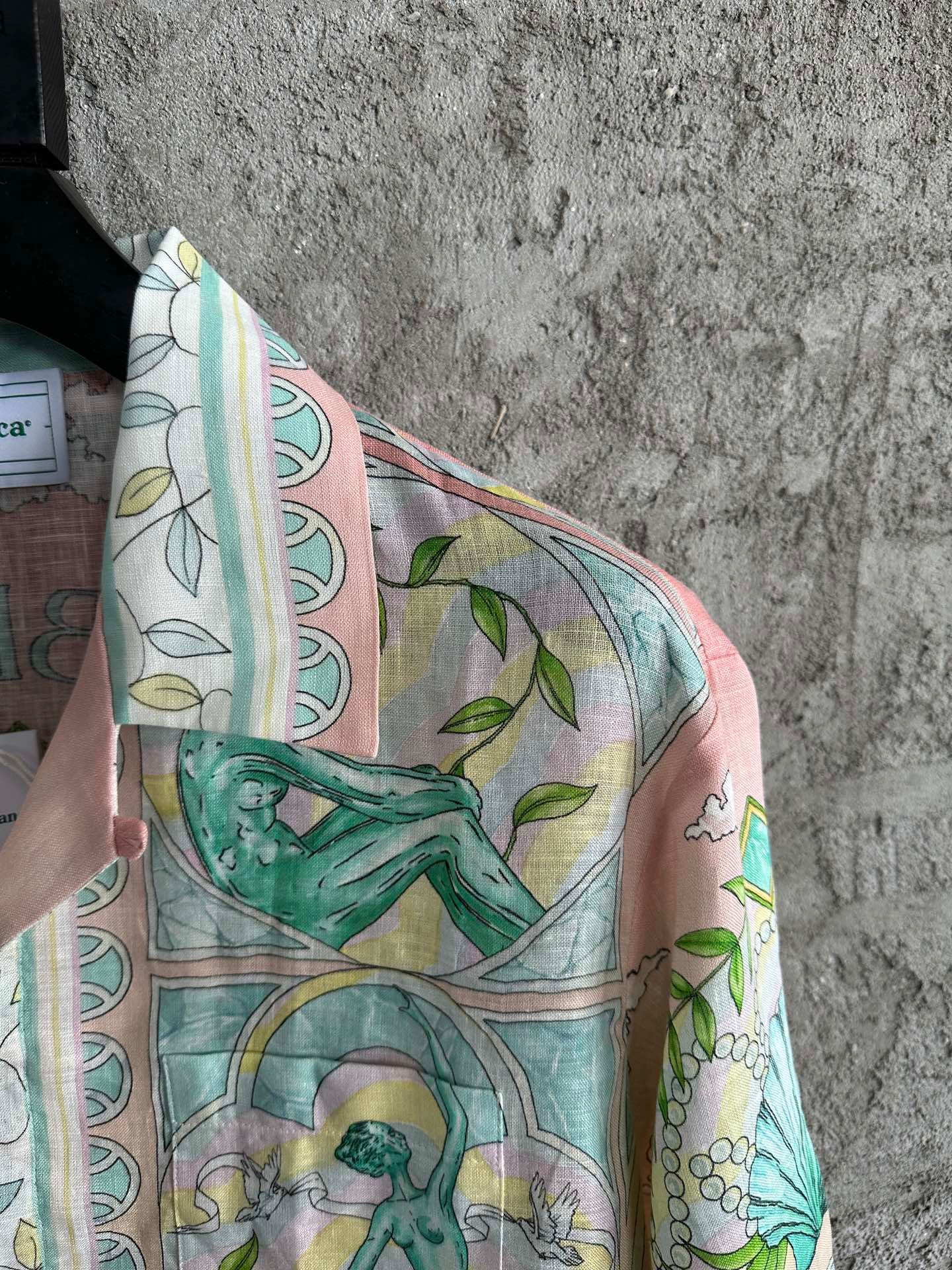 قميص متعدد الألوان