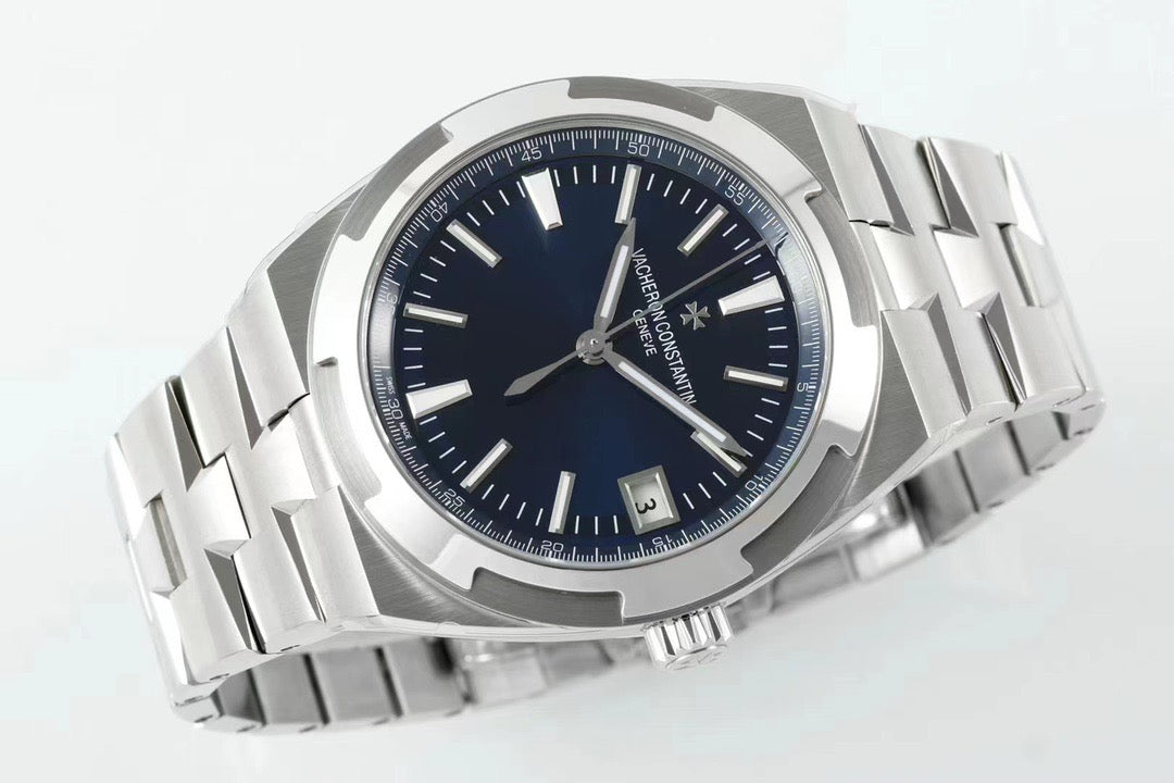 Weiß-schwarze Uhr