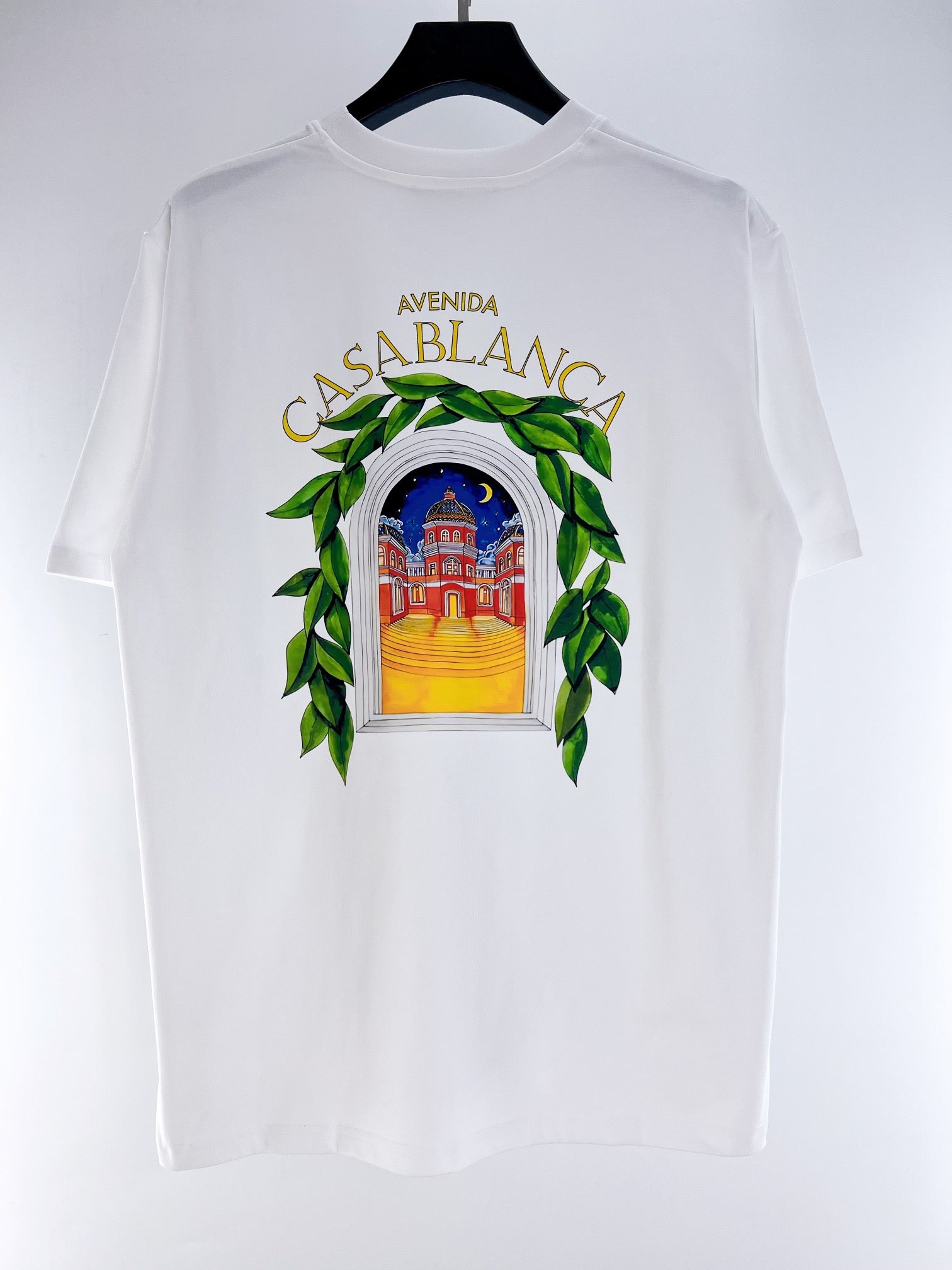 Schwarz-weißes T-Shirt