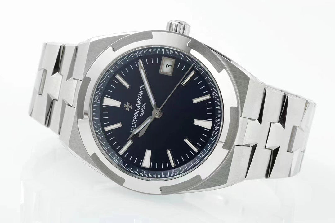 Weiß-schwarze Uhr