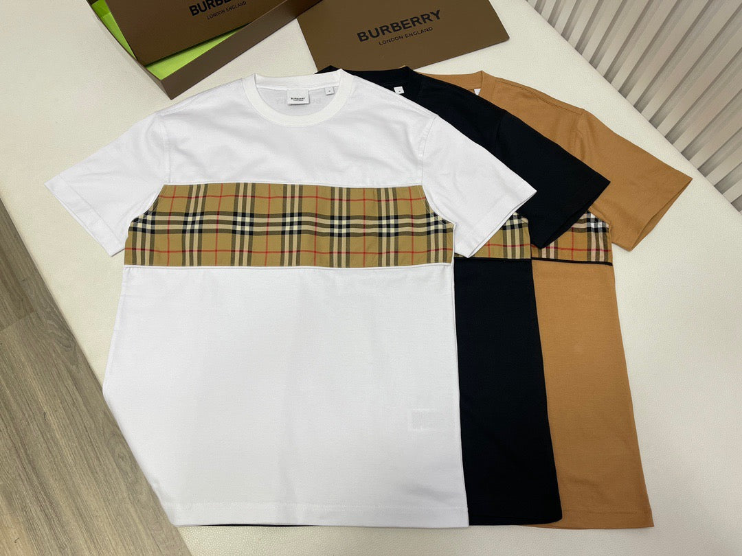 Schwarzes, weißes und khakifarbenes T-Shirt