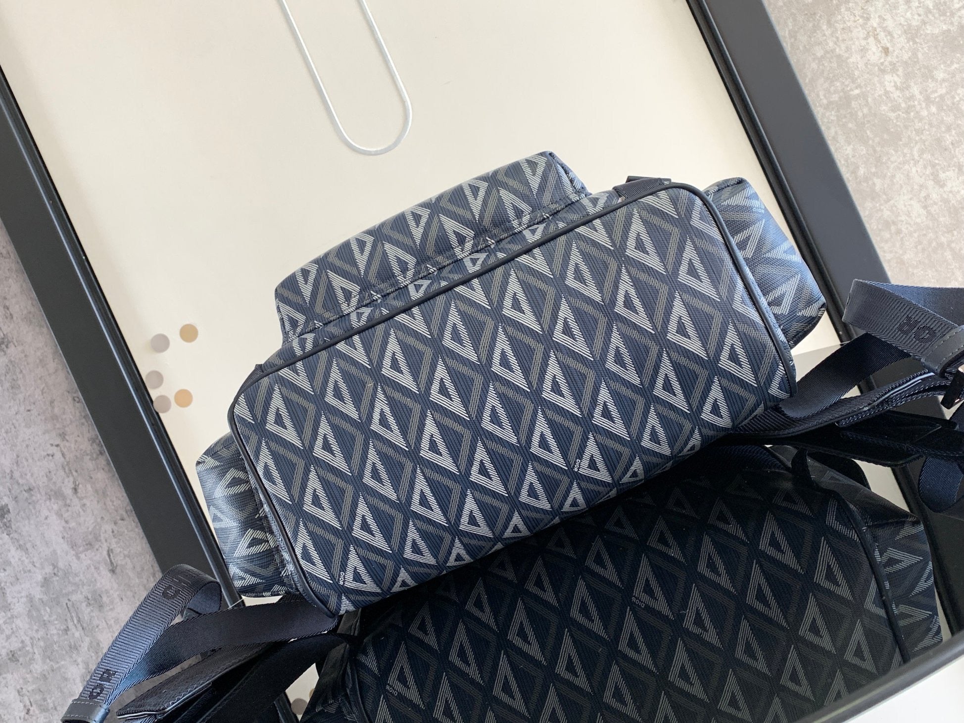 Dunkelblaue Tasche