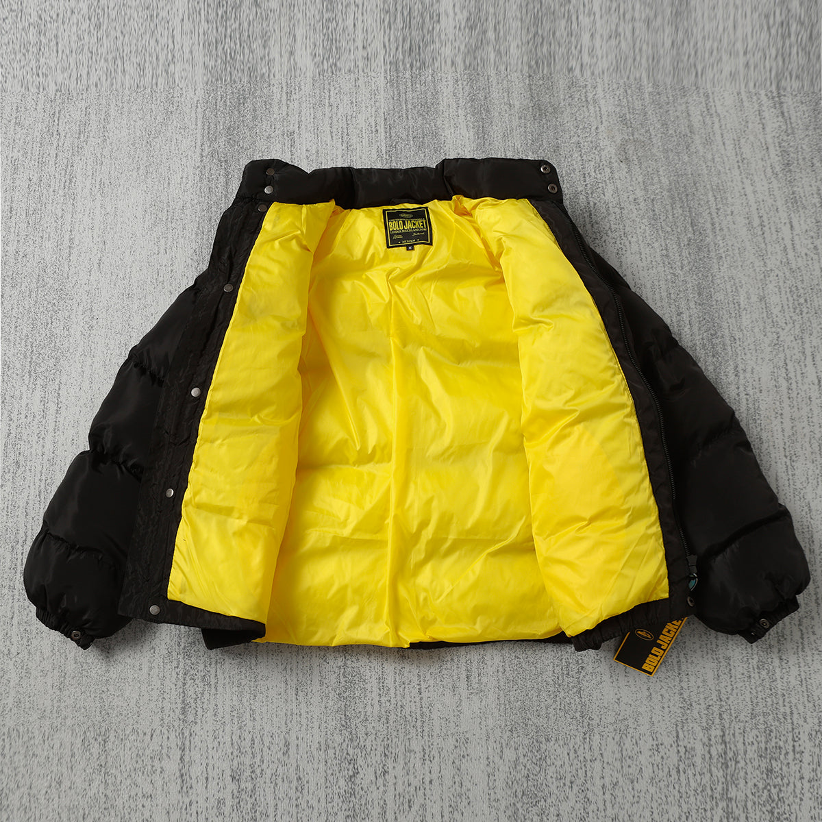 Schwarze und graue Jacke