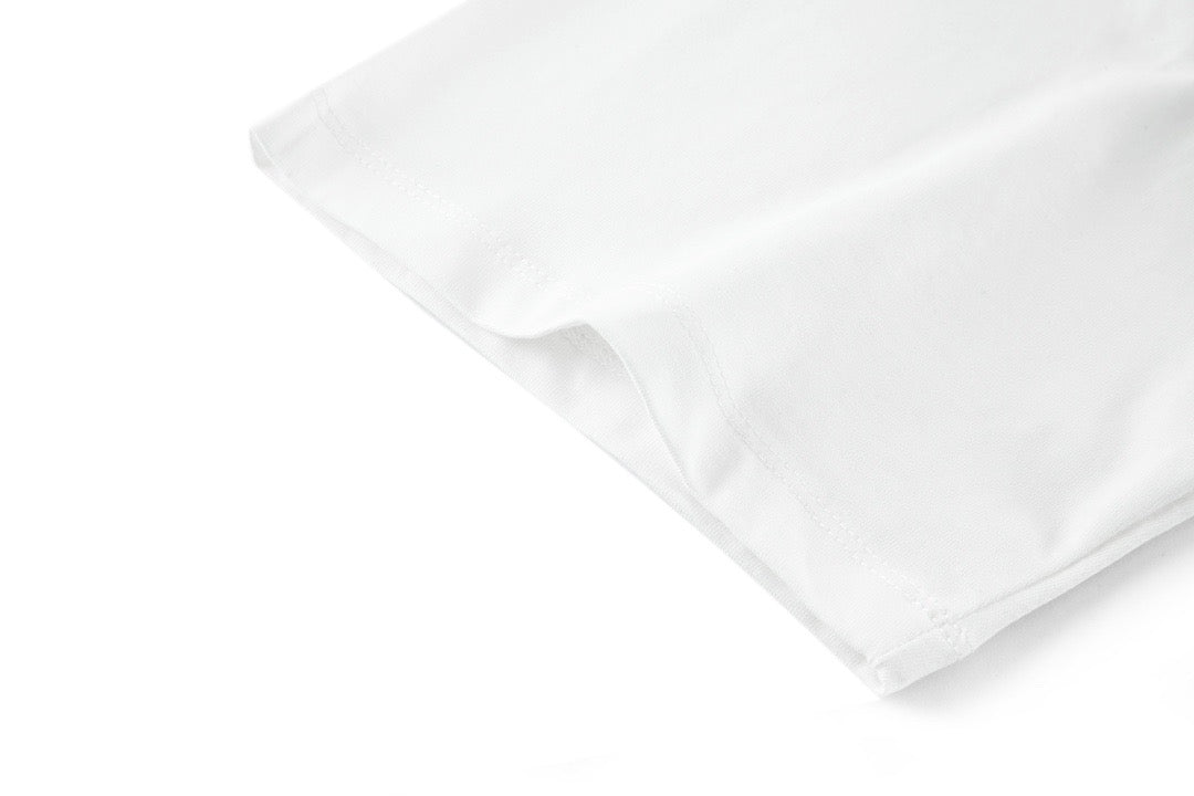 Schwarzes, weißes und graues T-Shirt