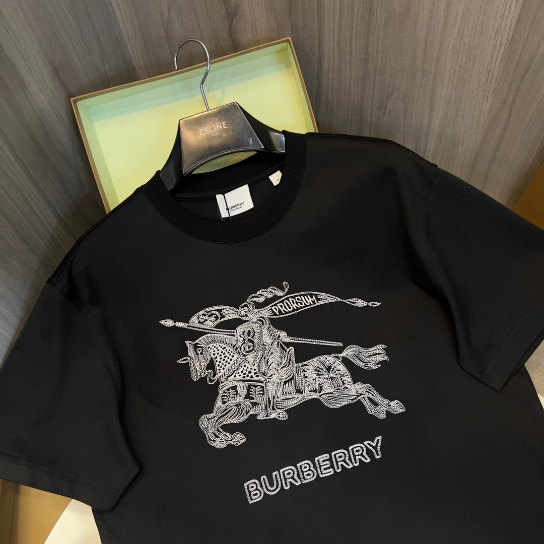Black T-shirt - FashionHype.xyz