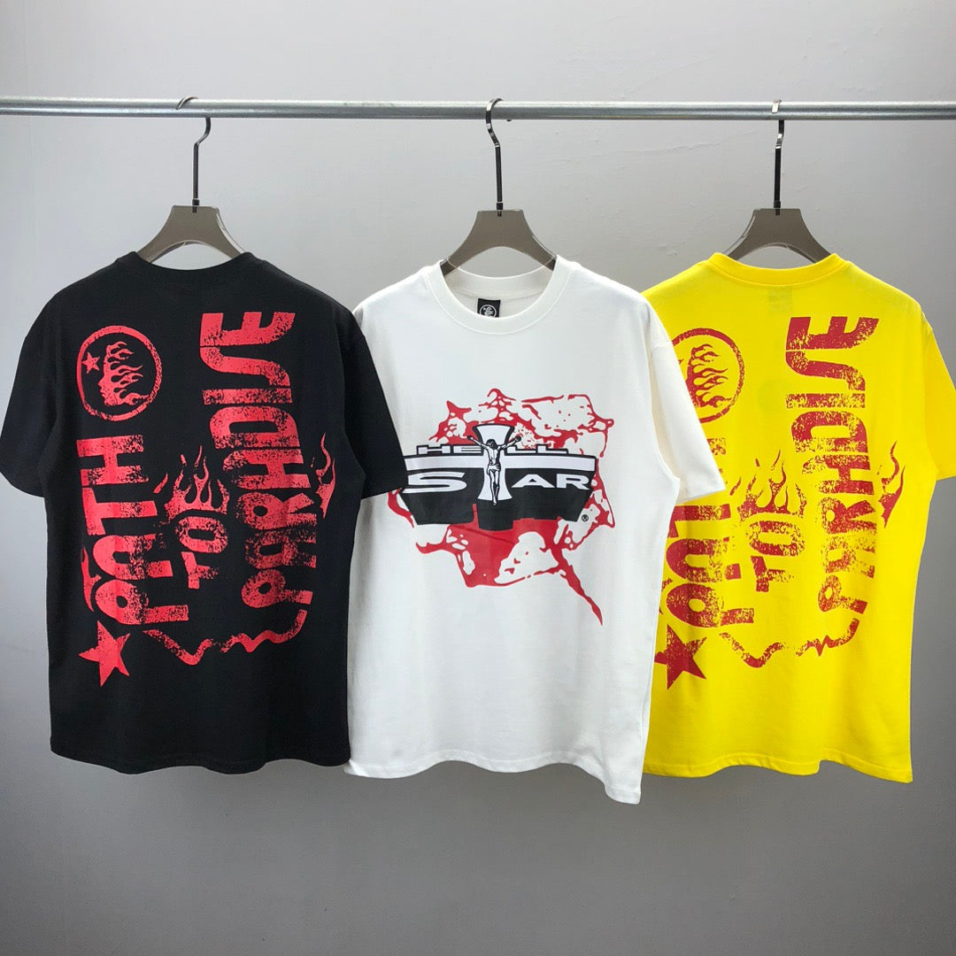 Schwarzes, weißes und gelbes T-Shirt