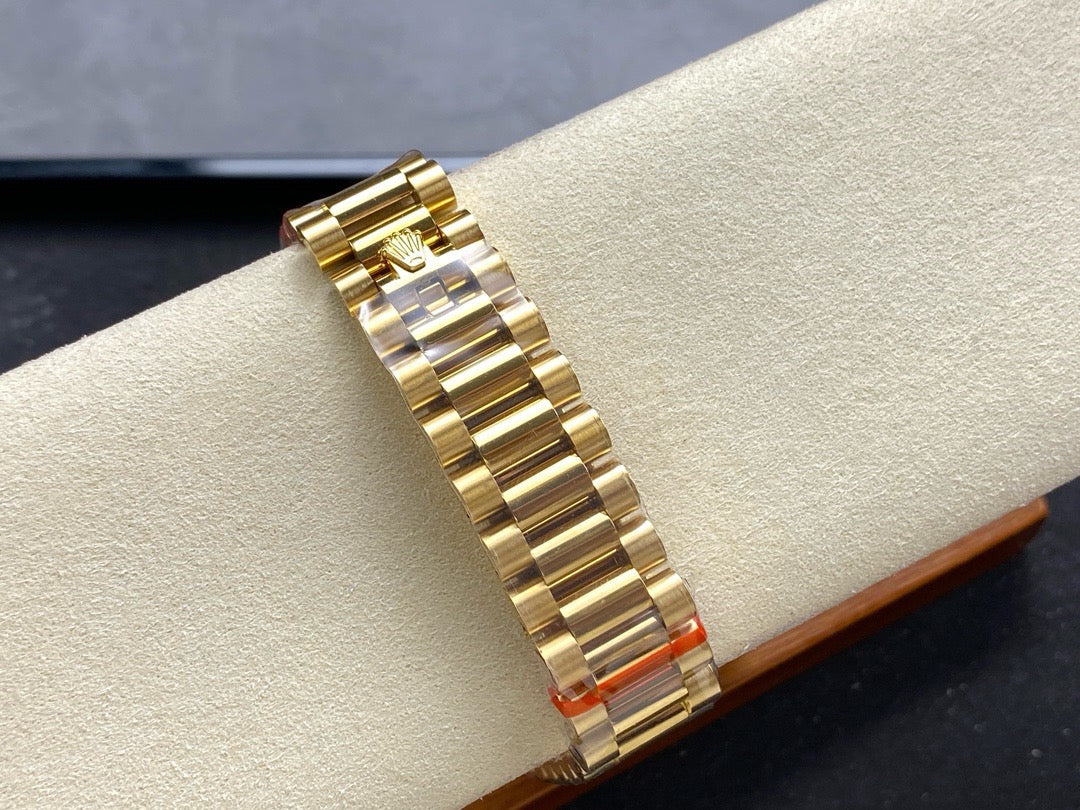 Goldfarbene Uhr