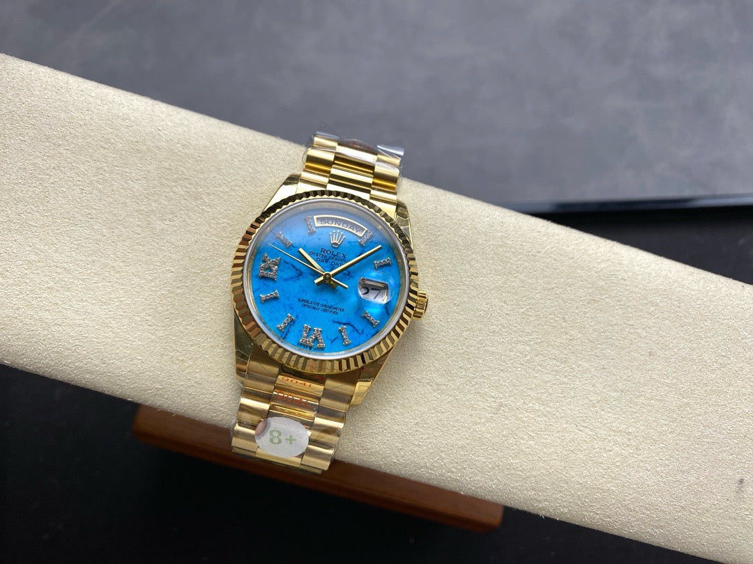 Goldfarbene Uhr
