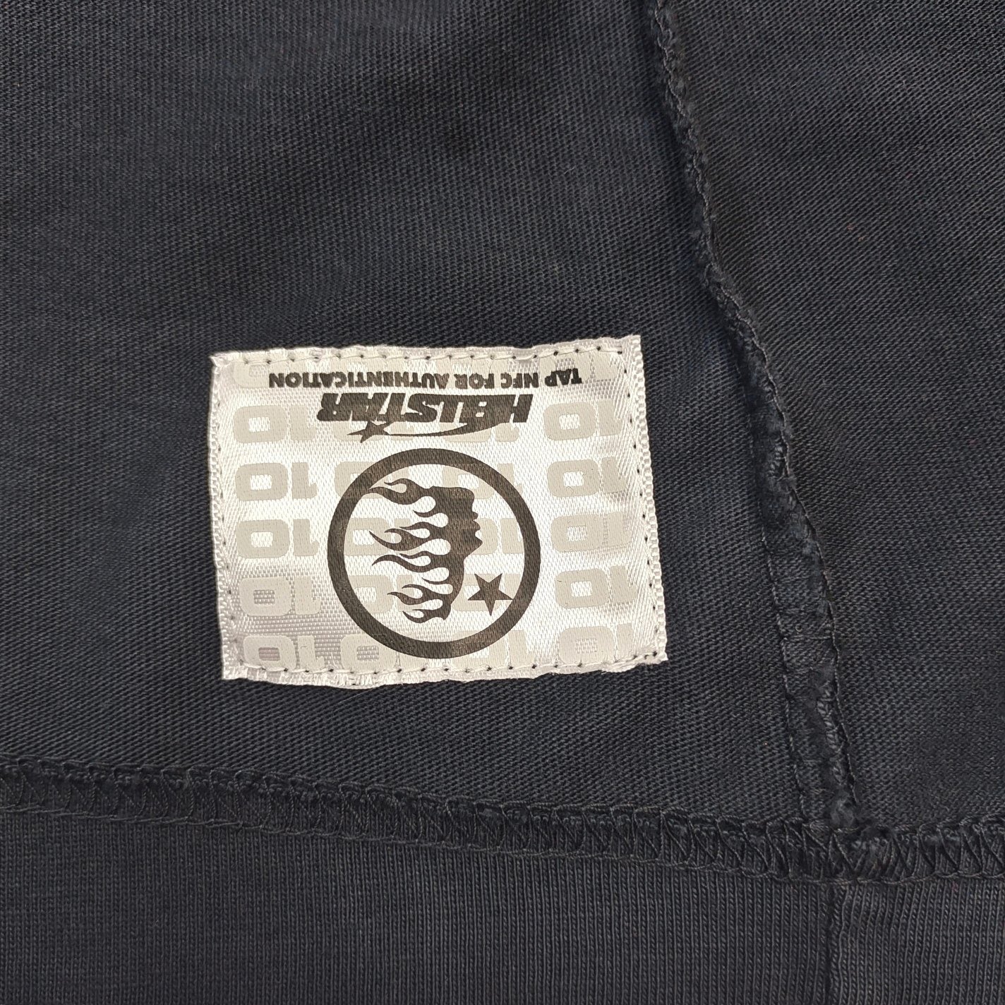 Dunkelschwarzes T-Shirt