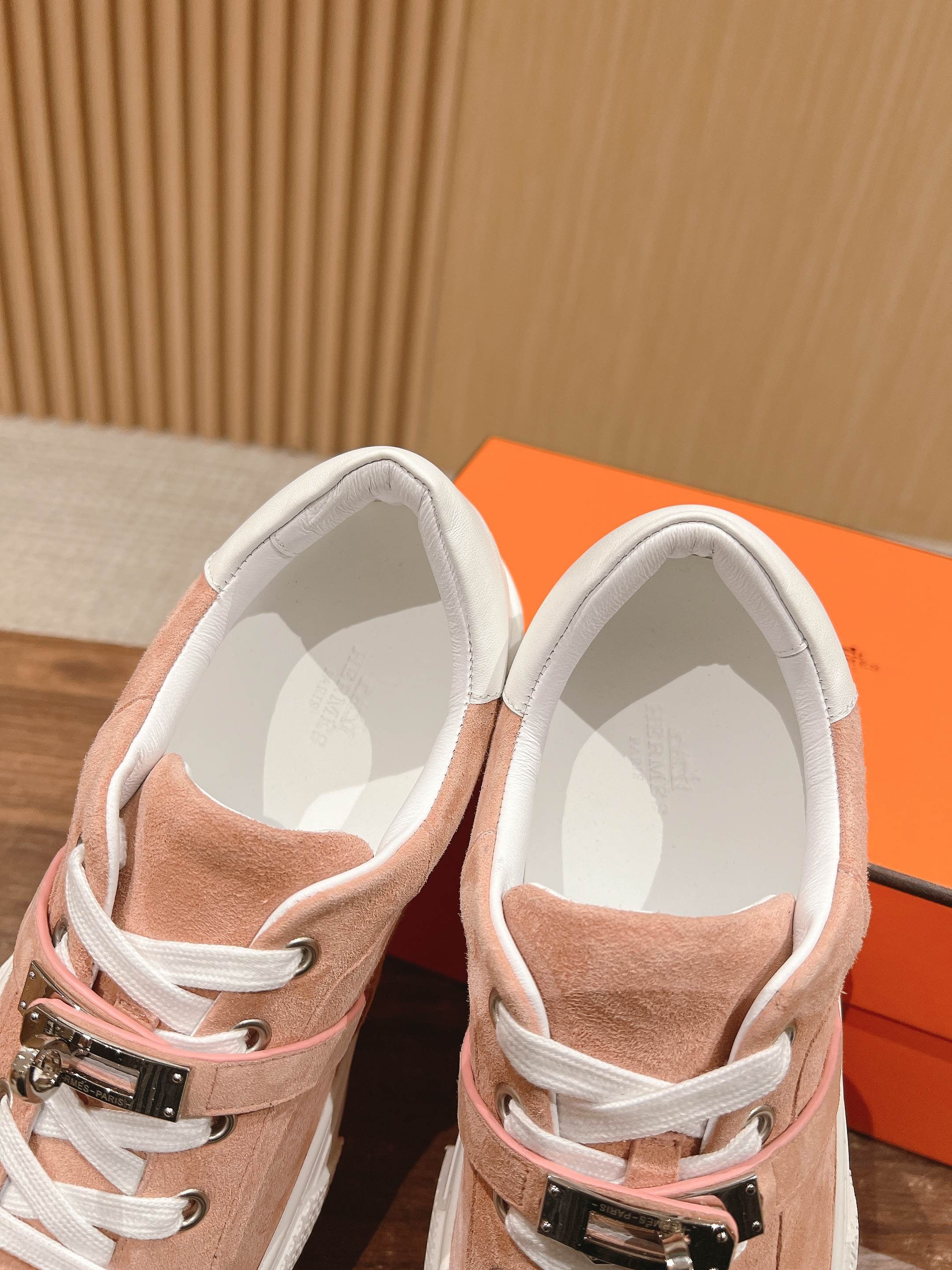 Mehrfarbige Schuhe