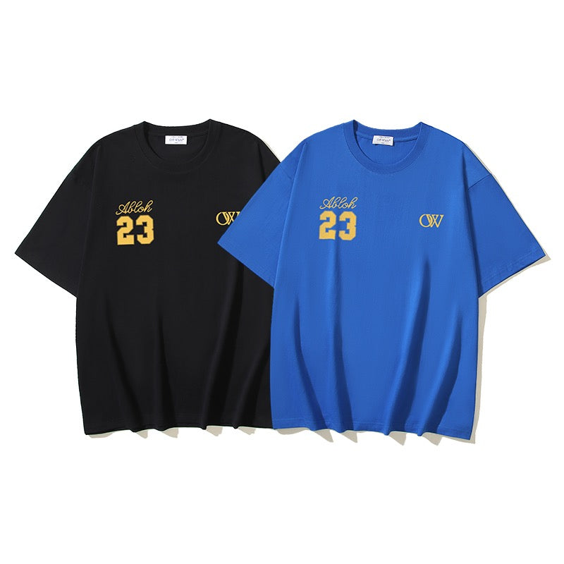 Blaues und schwarzes T-Shirt
