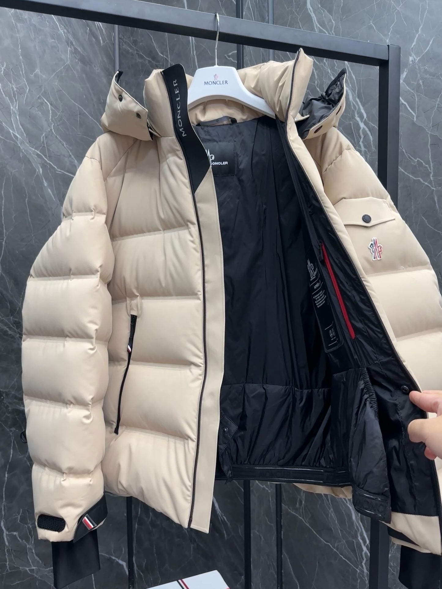 Schwarze Jacke - Größen 4,5