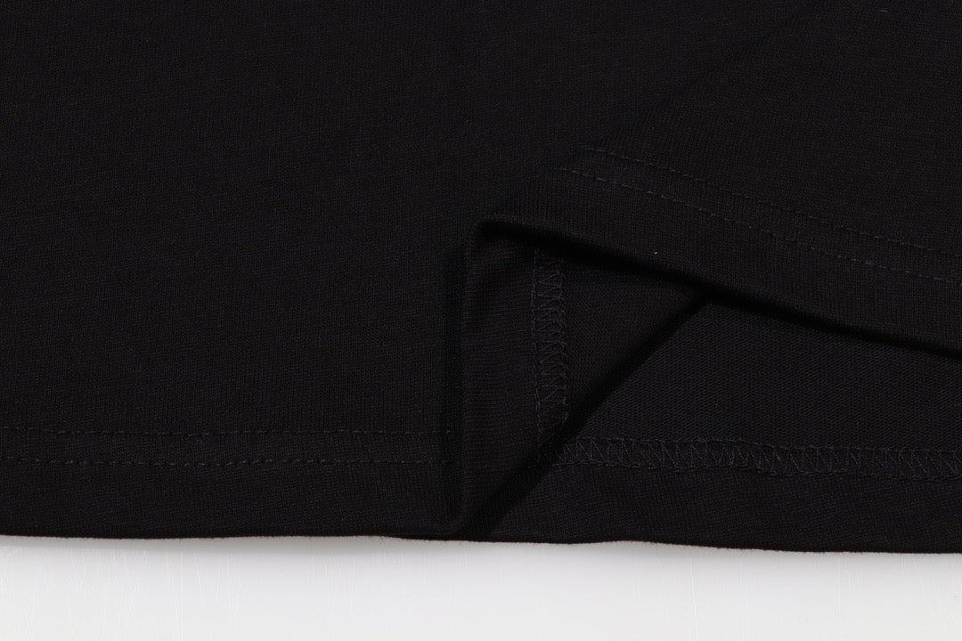 تي شيرت متعدد الألوان