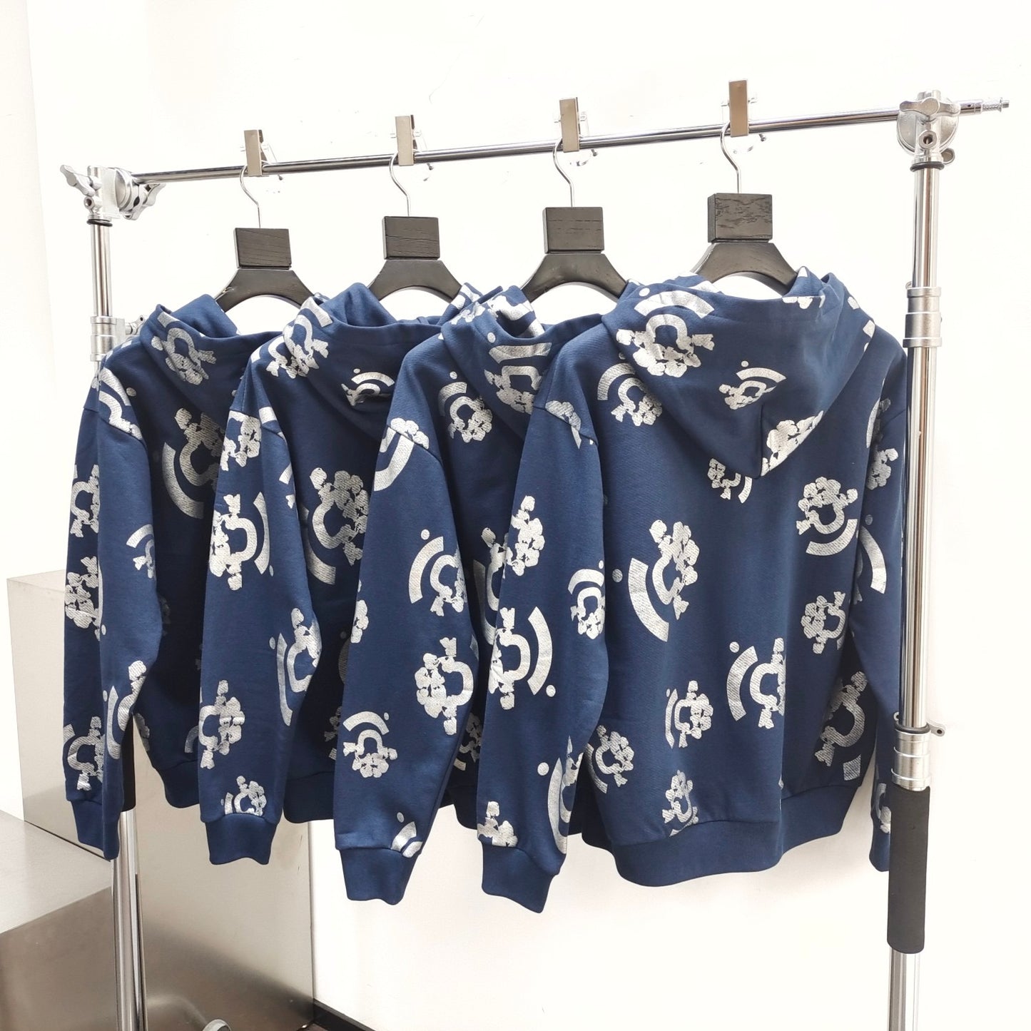 Sudadera con capucha azul marino