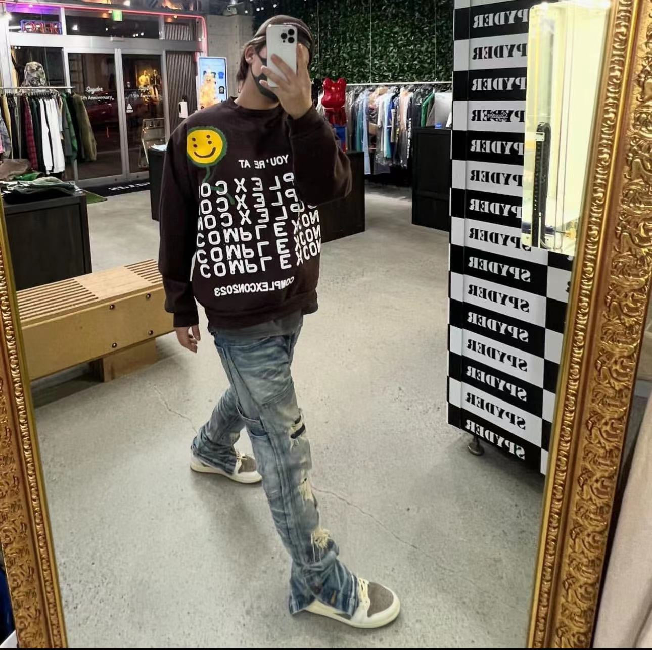 Dunkelschwarzes Sweatshirt