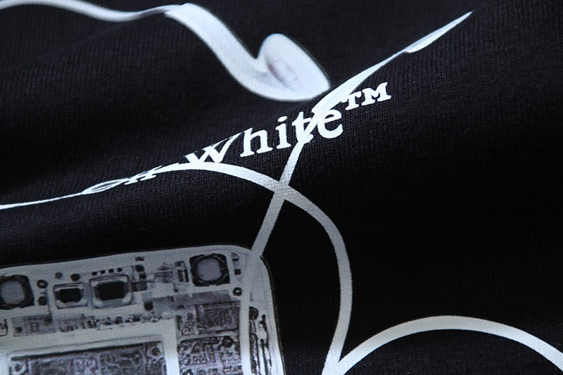 Schwarzes und graues T-Shirt