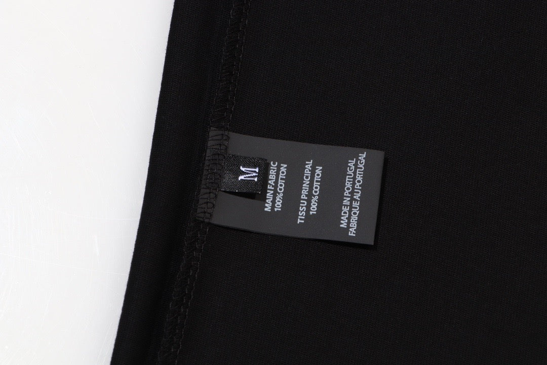 تي شيرت متعدد الألوان