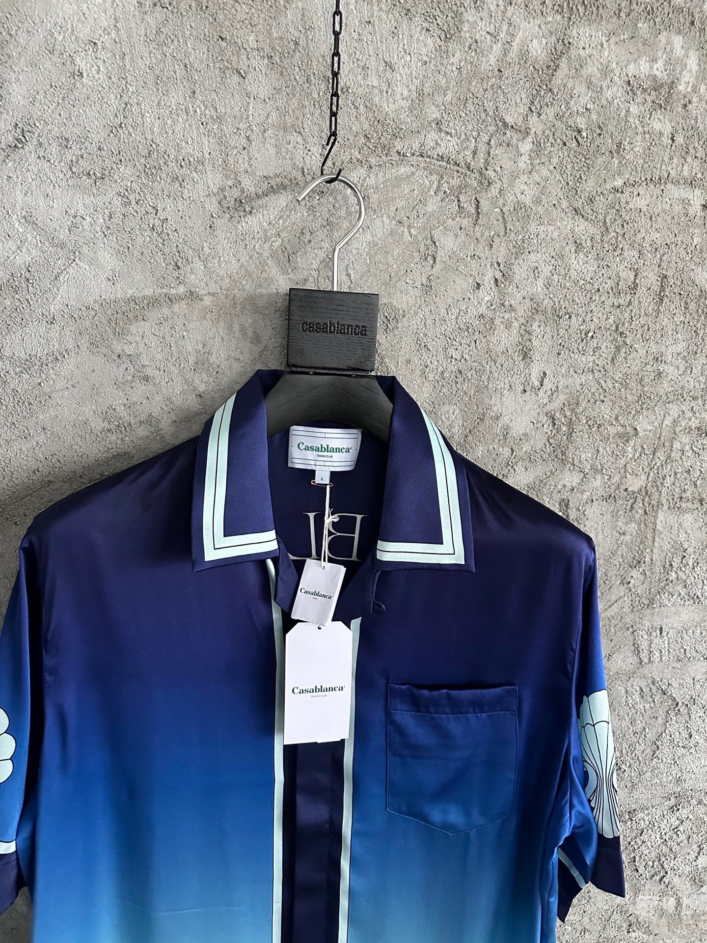 Blaues Shirt