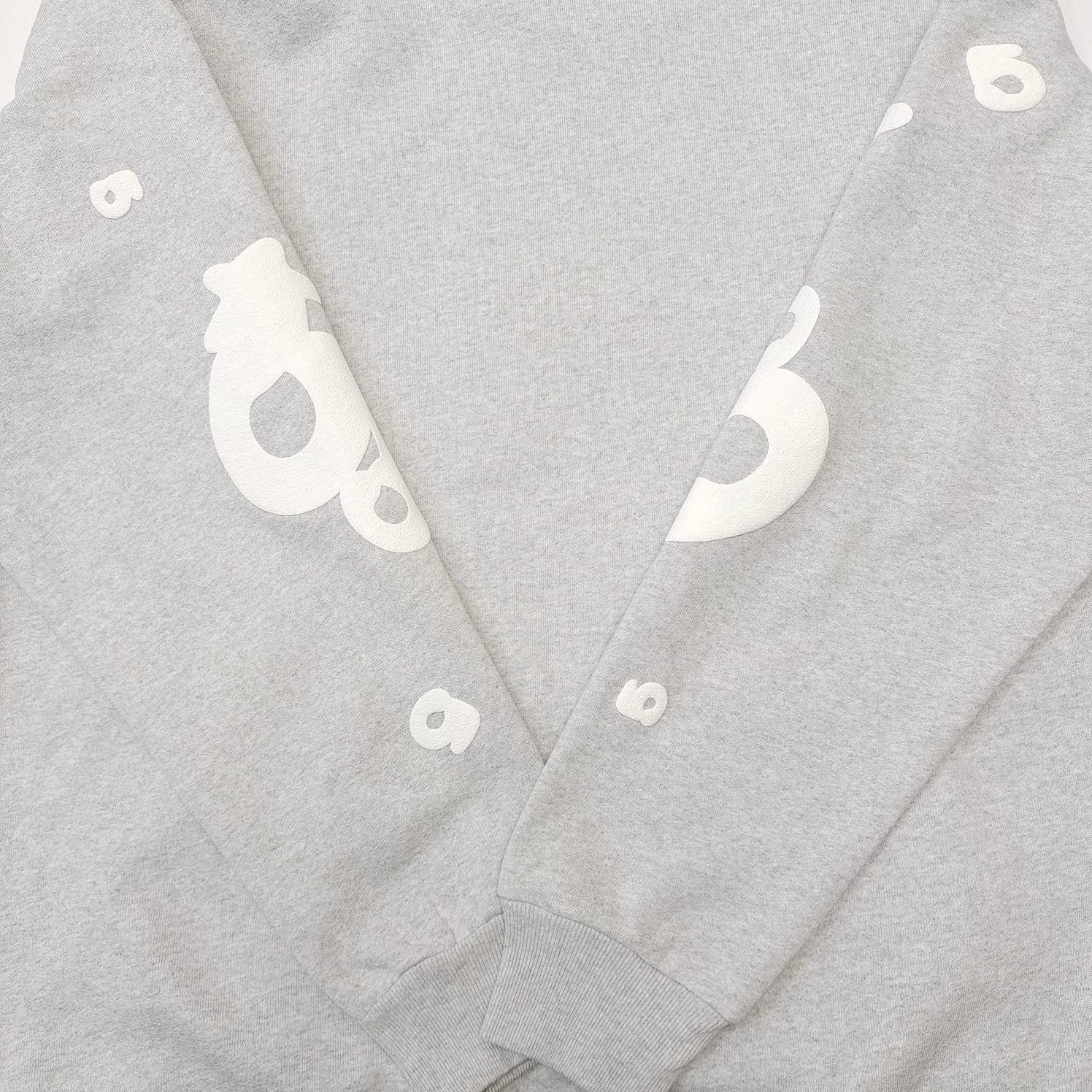 Grauer Hoodie