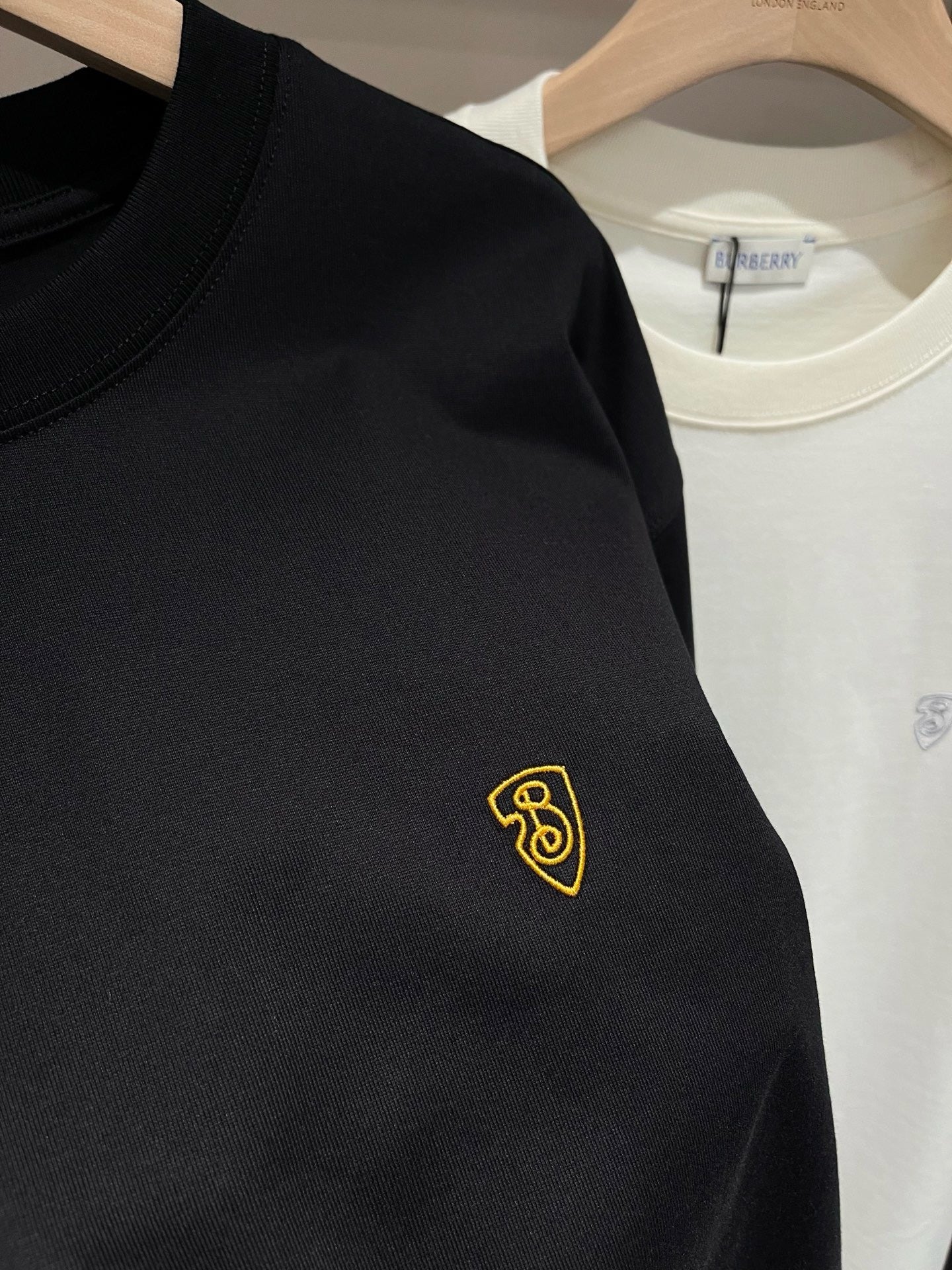 Mehrfarbiges T-Shirt