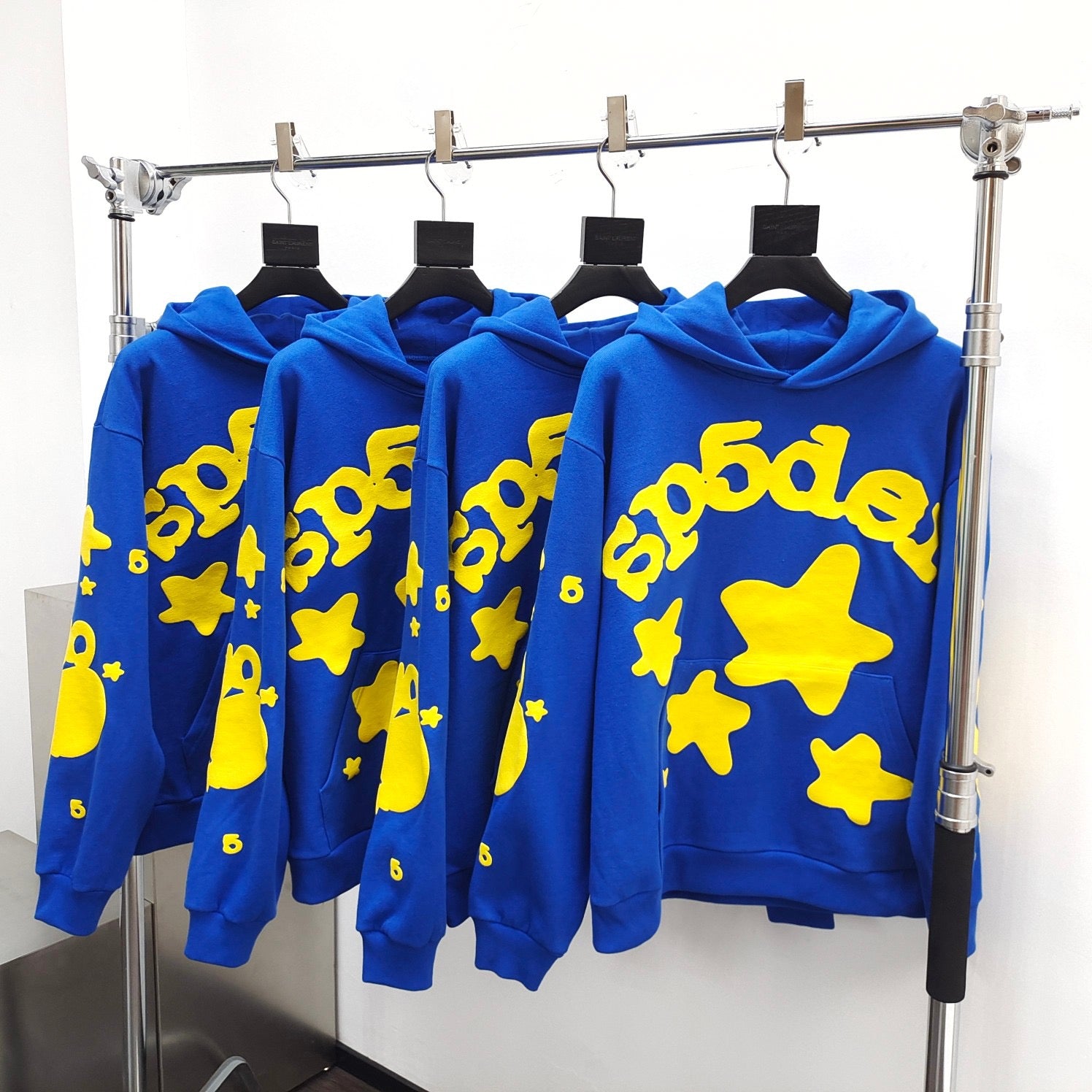 Blauer Hoodie