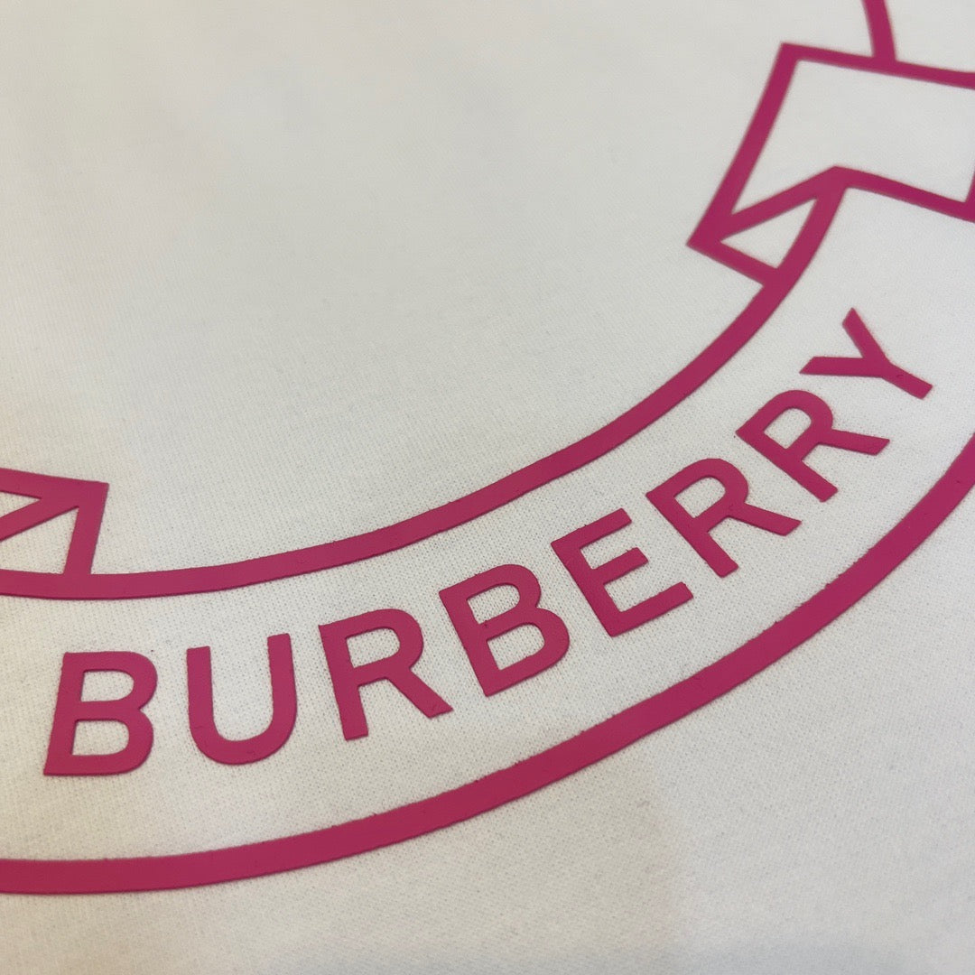 Schwarz-weißes T-Shirt