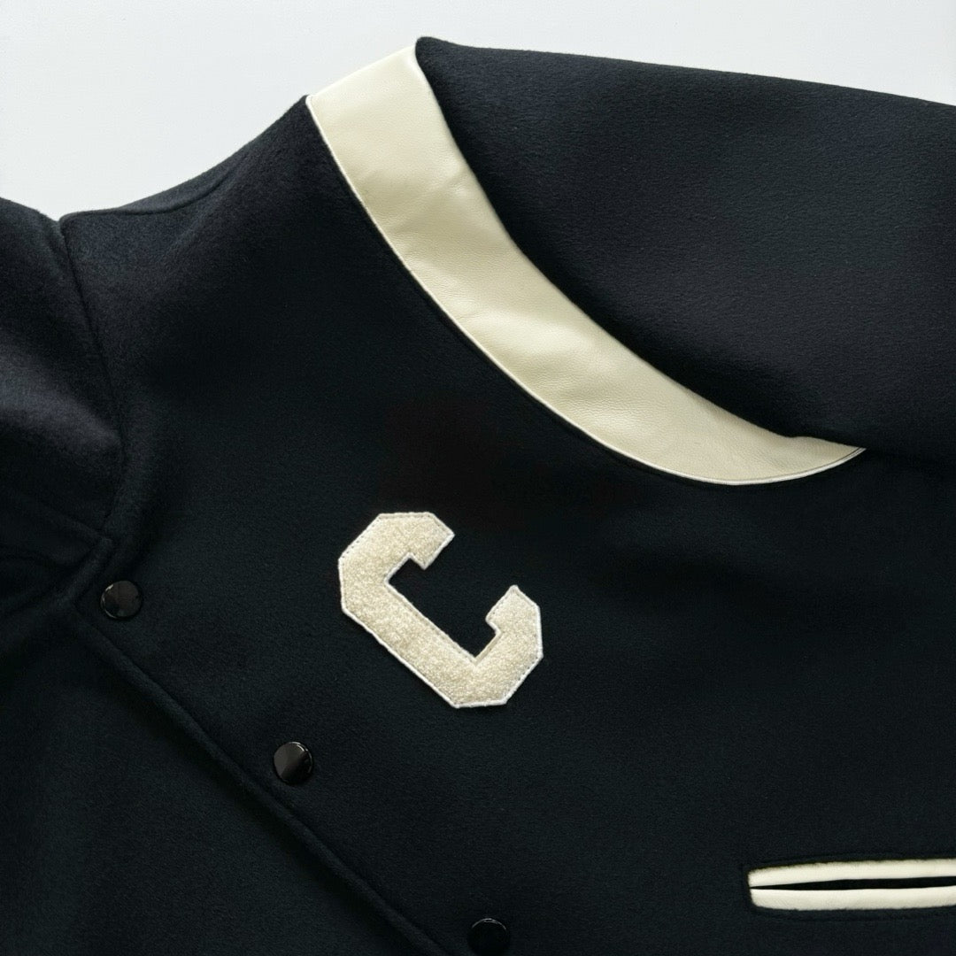 Schwarze weiße Jacke