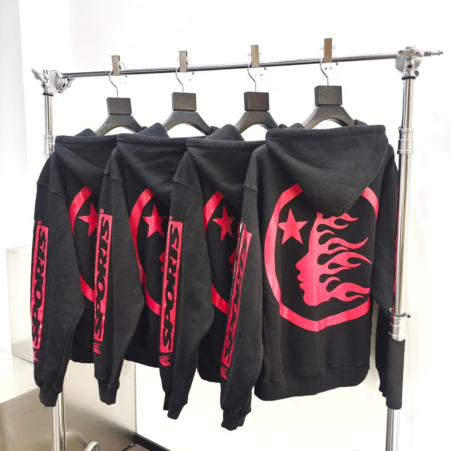 Schwarzer Hoodie