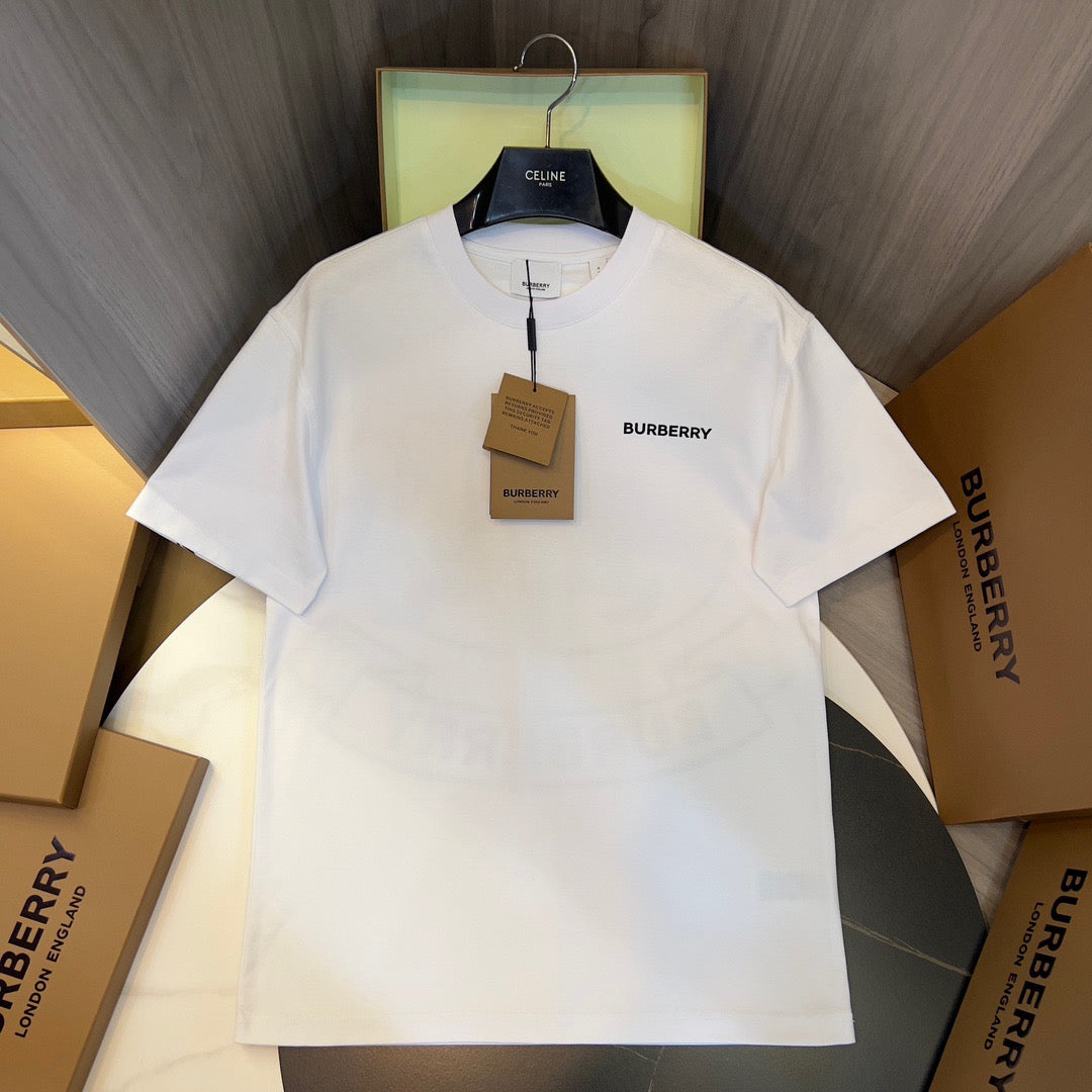 Schwarz-weißes T-Shirt