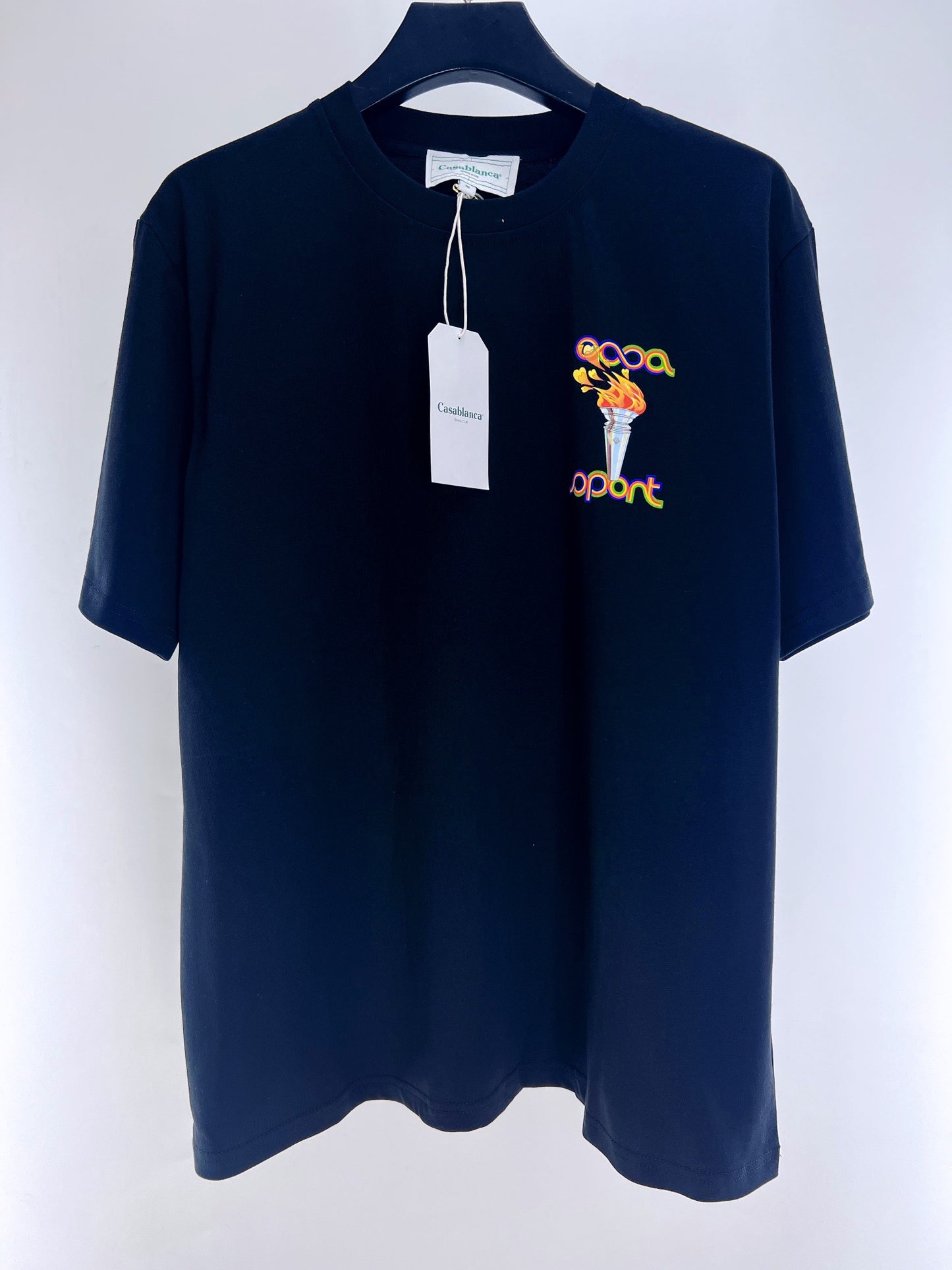 Camiseta azul y blanca