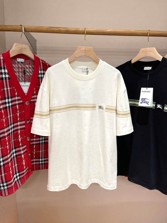 Schwarz-weißes T-Shirt