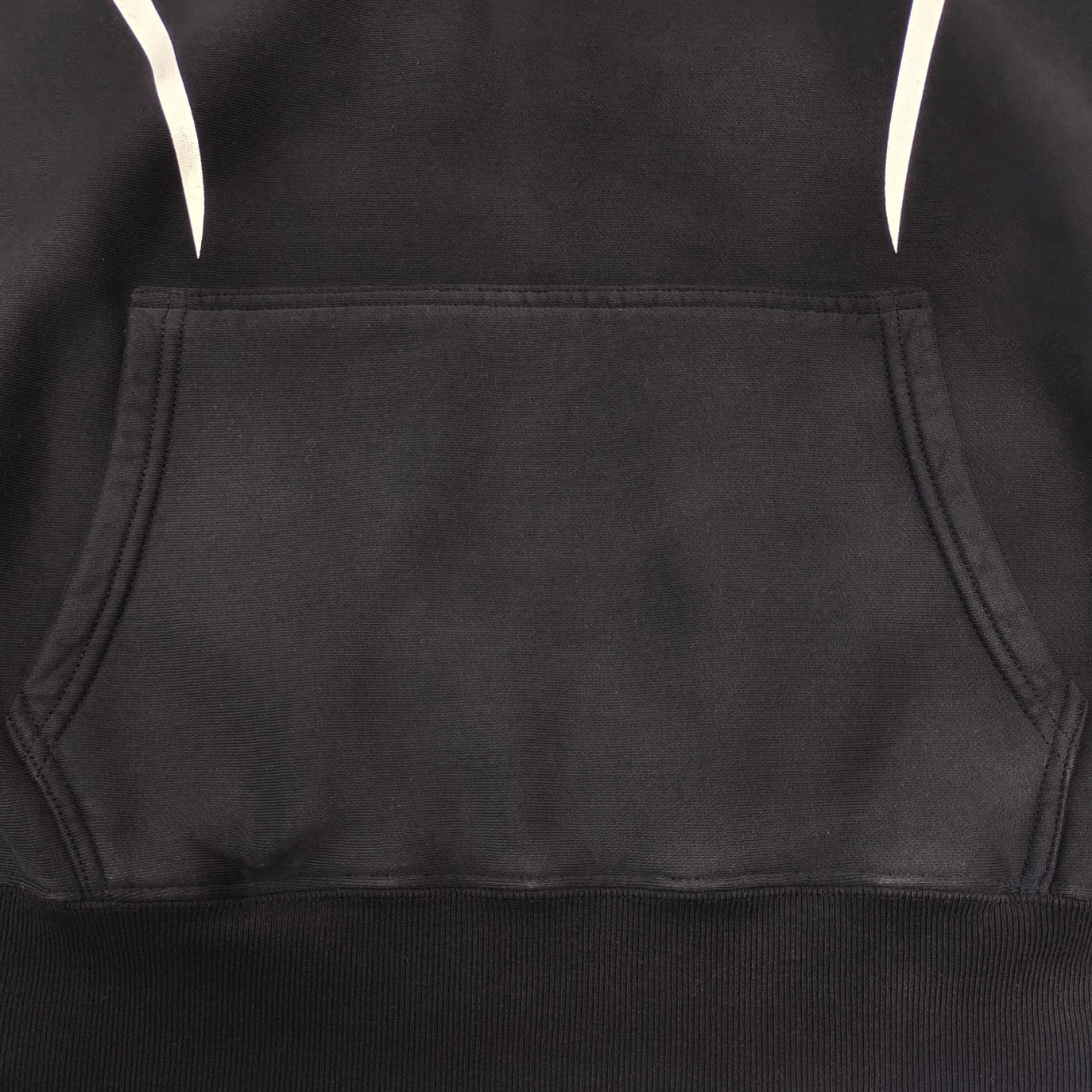 Schwarzer Hoodie