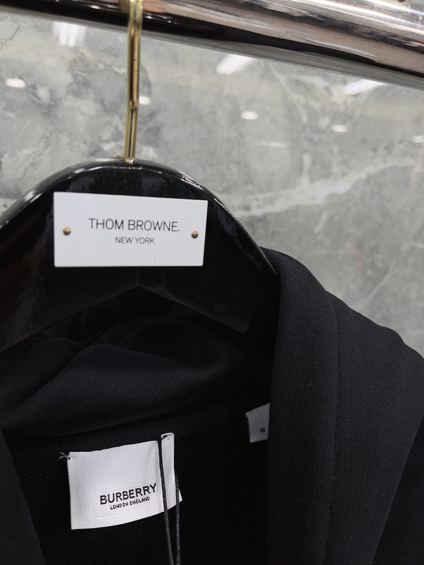 هودي أسود ورمادي