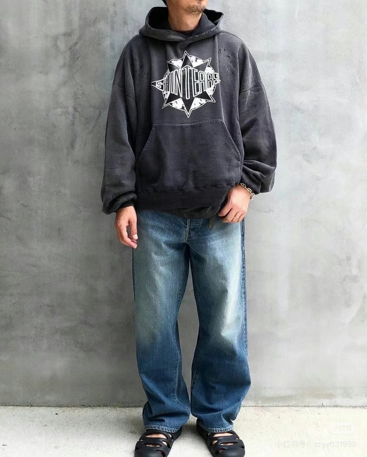 Schwarzer Hoodie