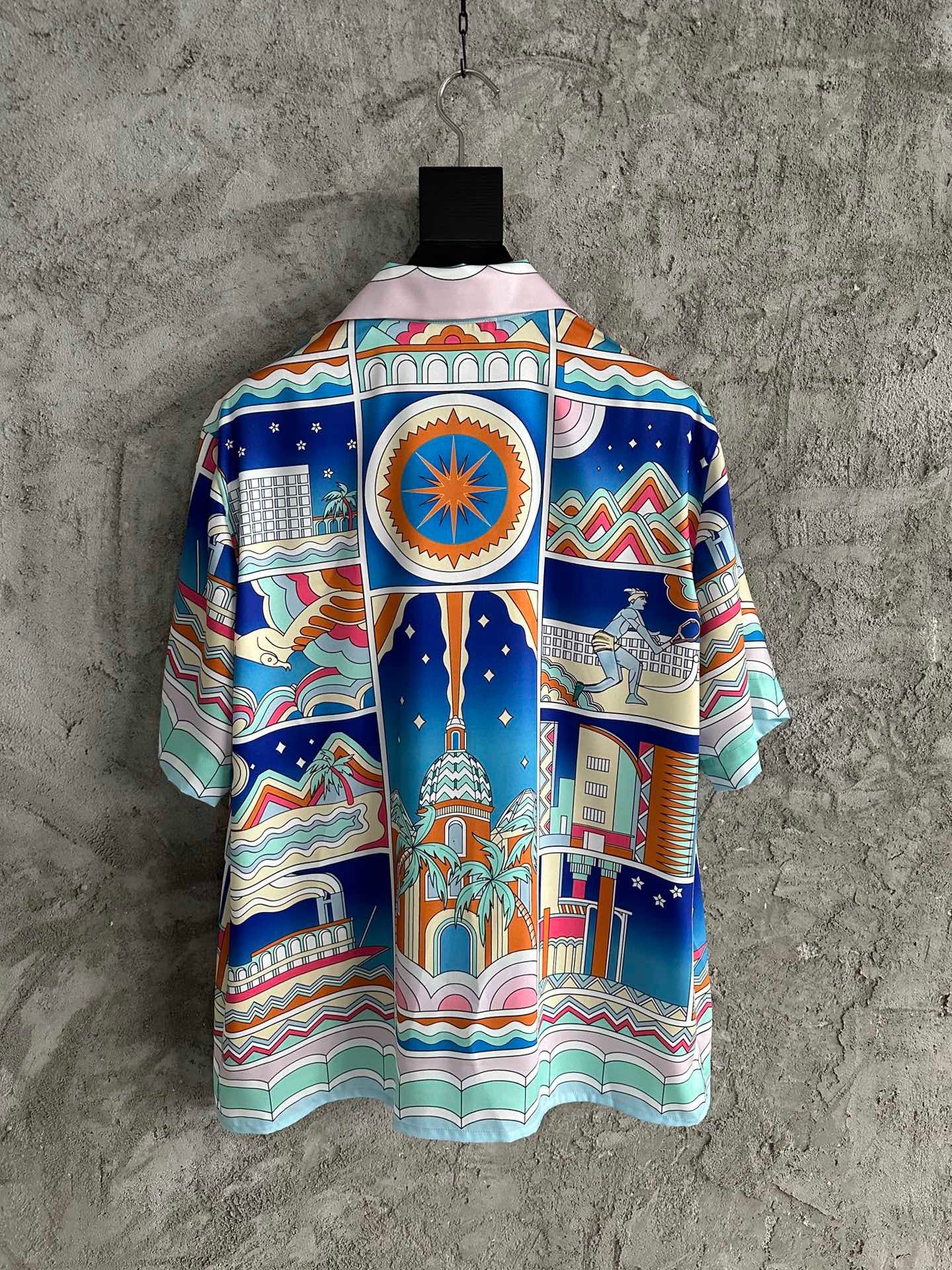 قميص متعدد الألوان