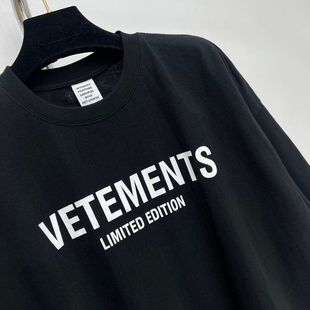 Schwarz-weiße T-Shirts
