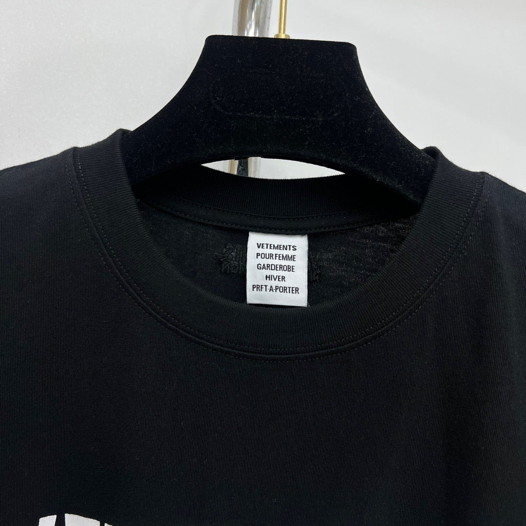 Schwarz-weiße T-Shirts