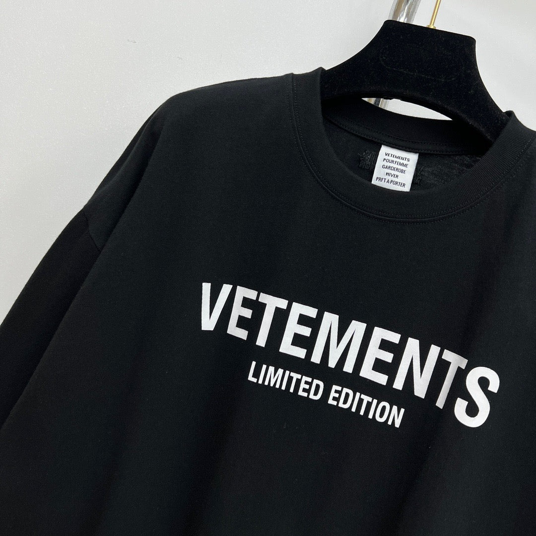 Schwarz-weiße T-Shirts