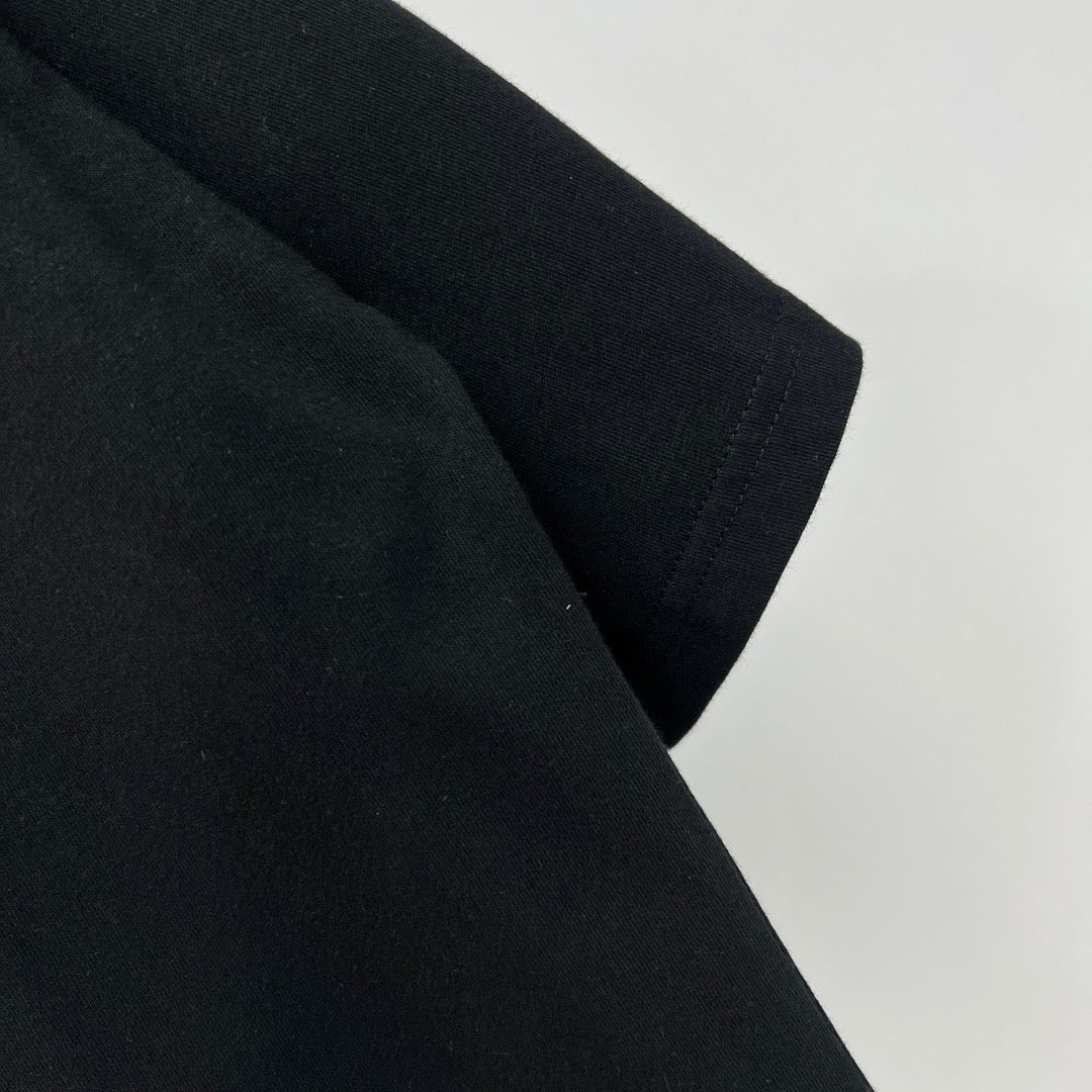 Schwarz-weiße T-Shirts